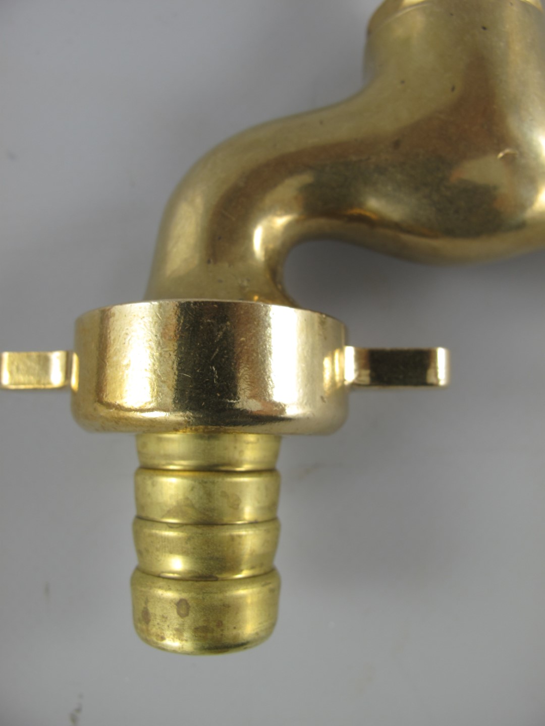 *NT Wasserhahn(3/4''') Messing L.11x12x3cm