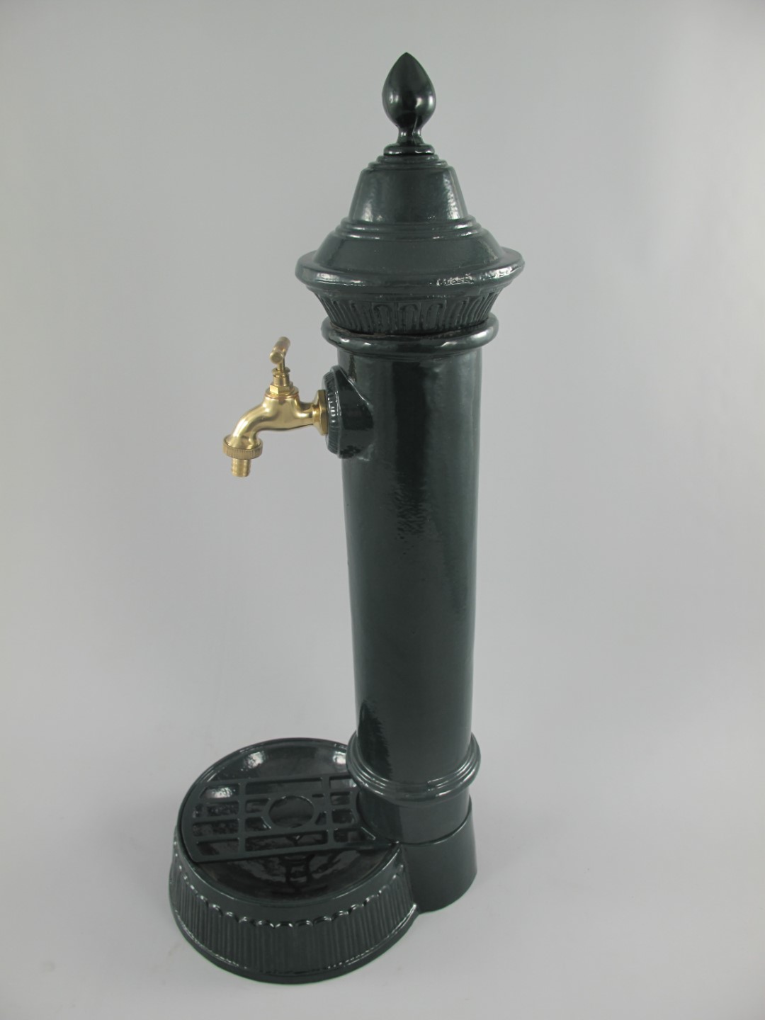 Zapfsäule Rund Alu. grün Messing Hahn H.75x30cm