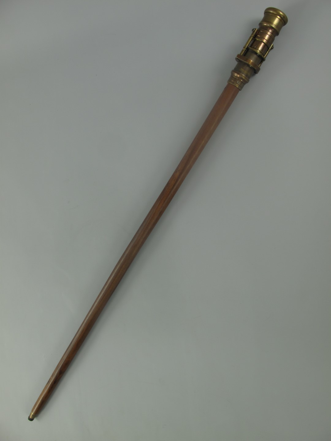 Spazierstock Holz Mess. brün. Griff Fernroh L.91cm