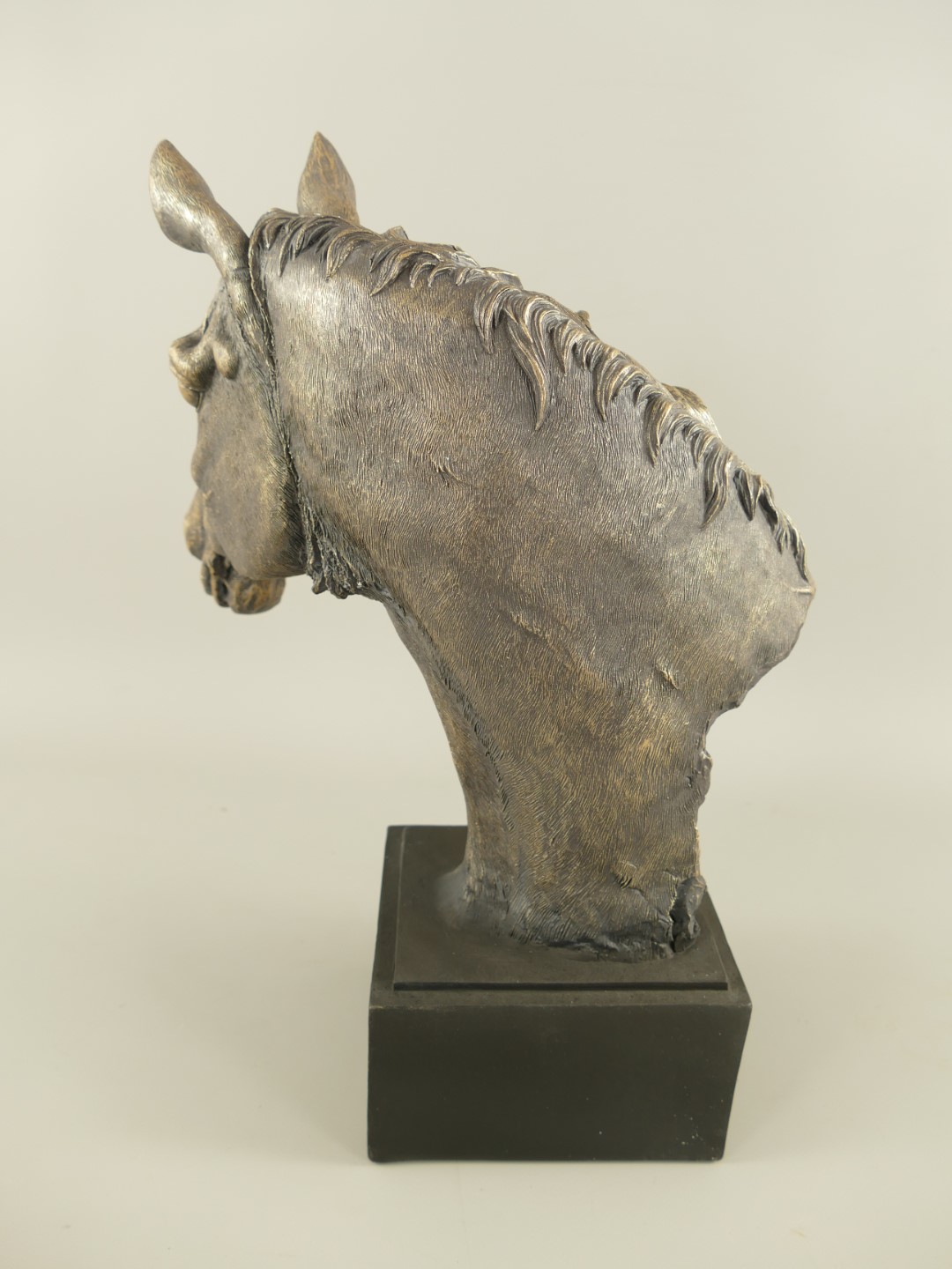 Pferdkopf Polyst. Schwarz/Bronze farbig H.39x30cm