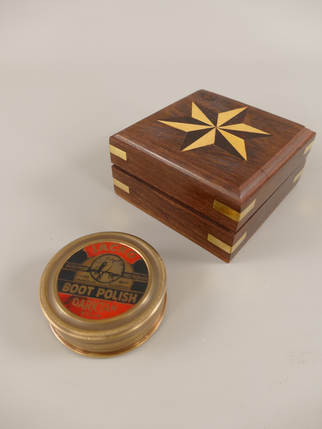 Kompaß mit box Messing brüniert D.6x2cm