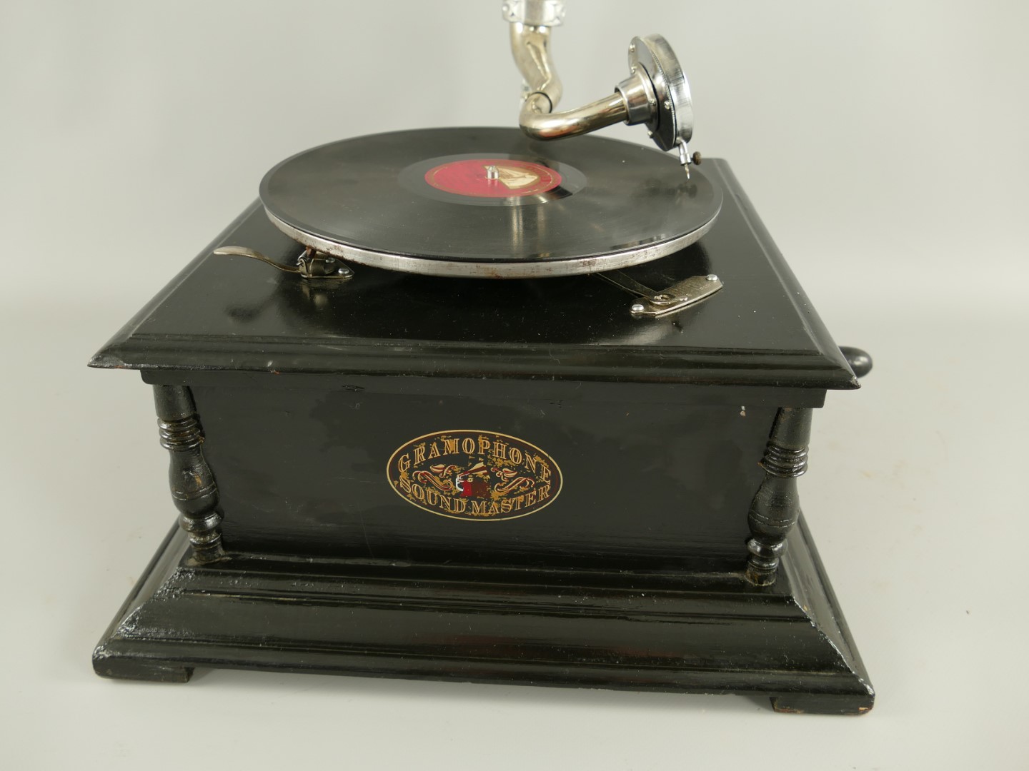 Grammophon Holz/vernickelt viereckig (Deko) H.66cm