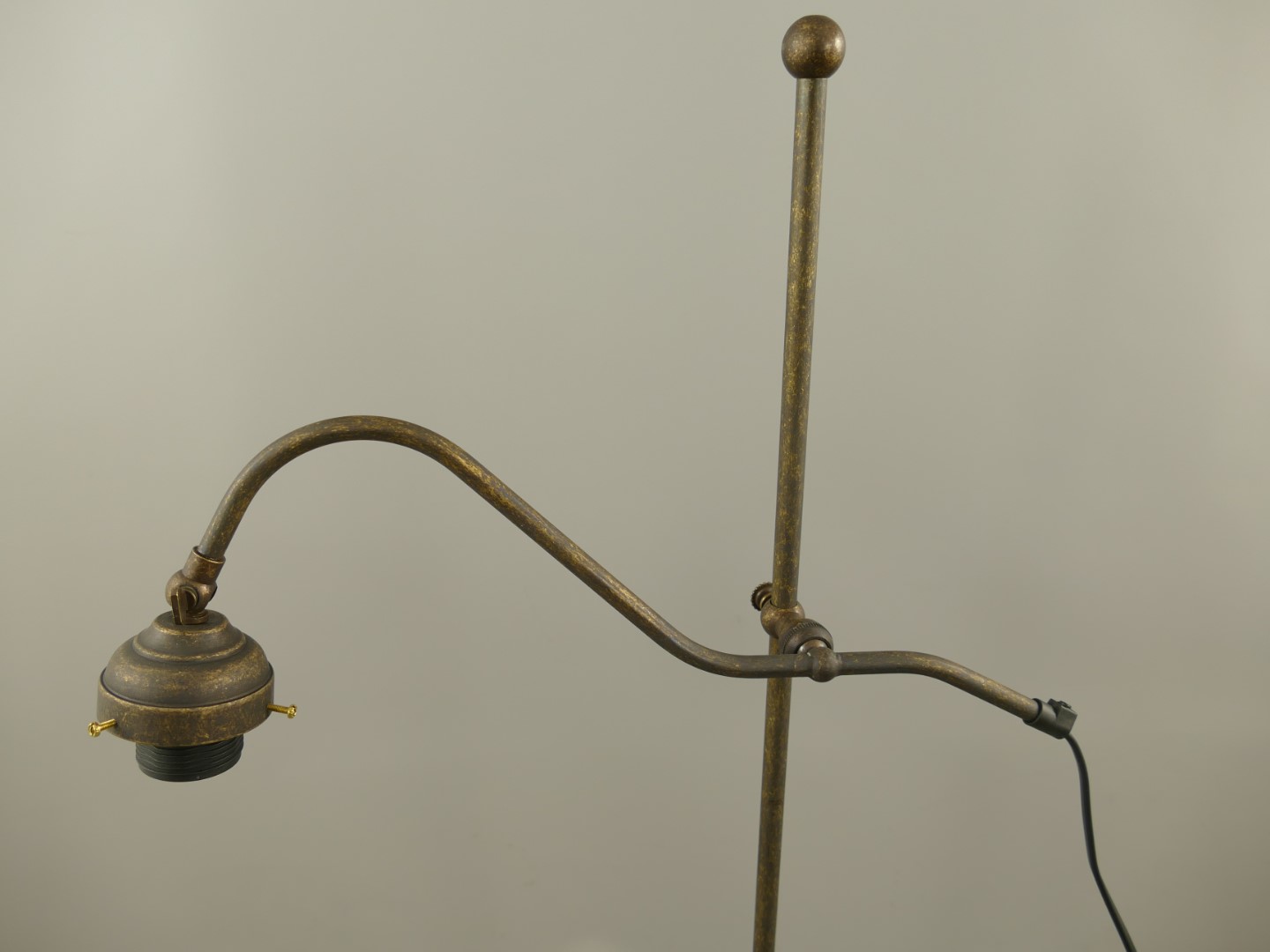 *A? Stehlampe Messing brüniert ohne Schirm H.125cm