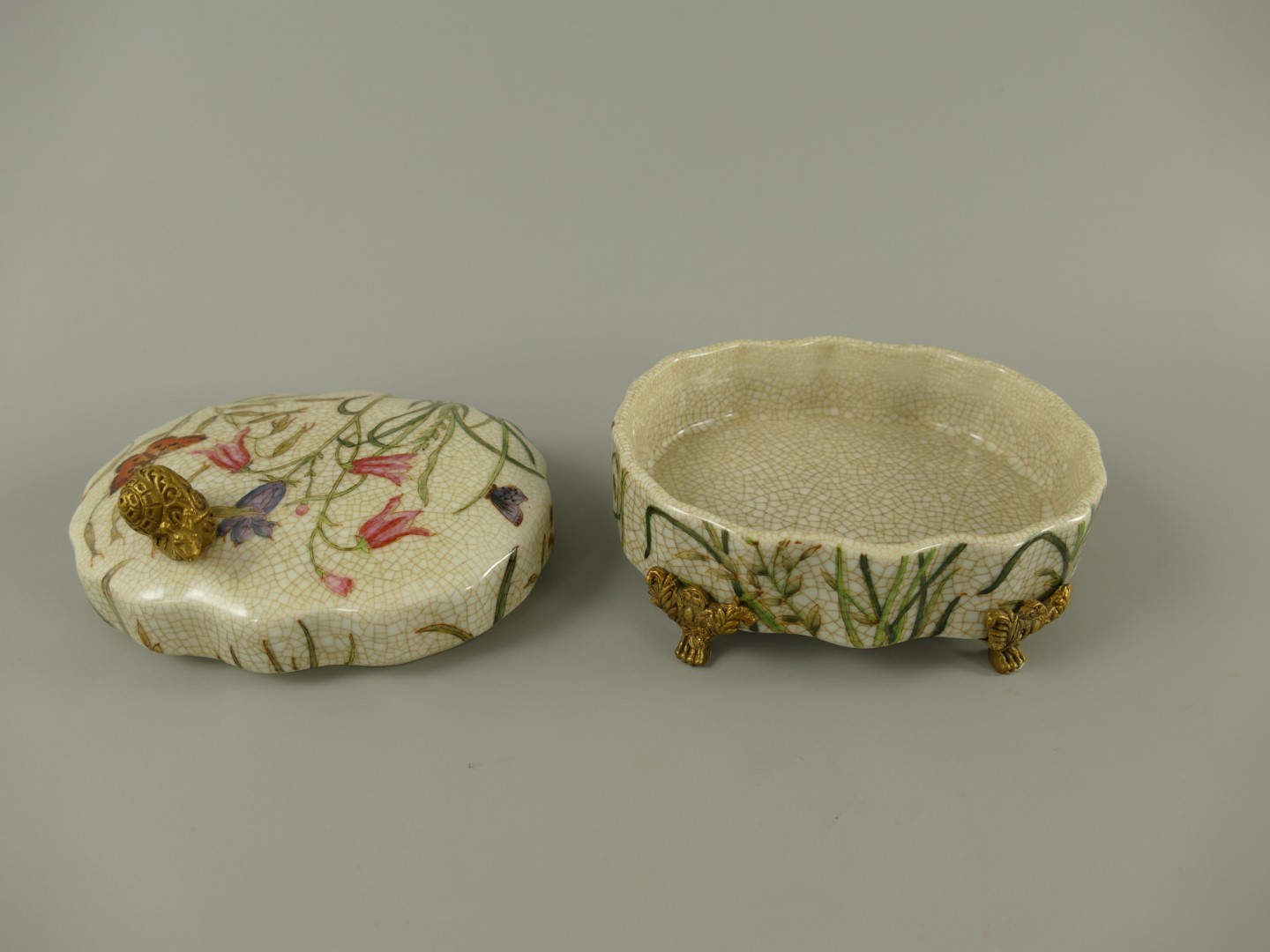 Porzellan mit Messing Box L.13-H.9cm