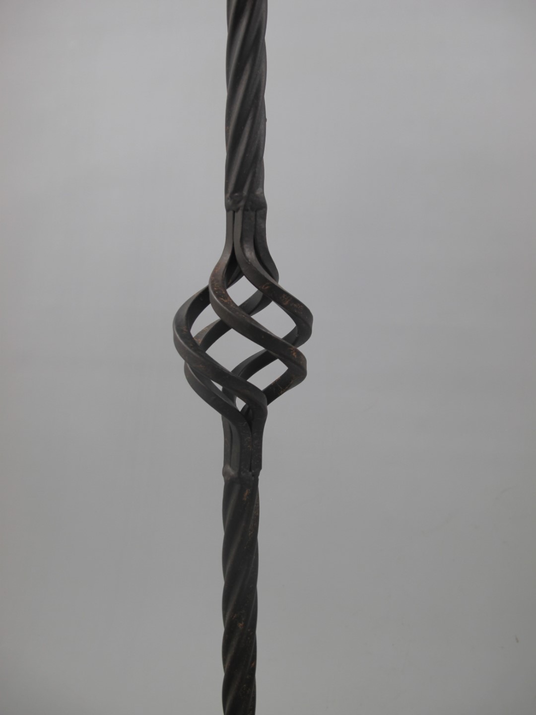 Tisch rund Antik SCHWARZ Eisen H.70-D.40cm