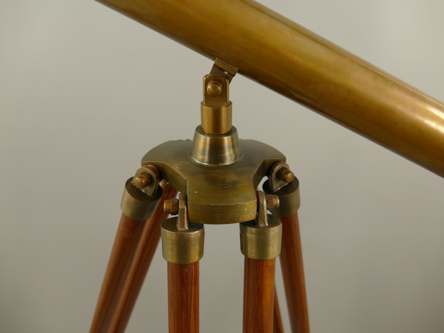 Fernrohr Messing brüniert Holz Stativ H.105cm
