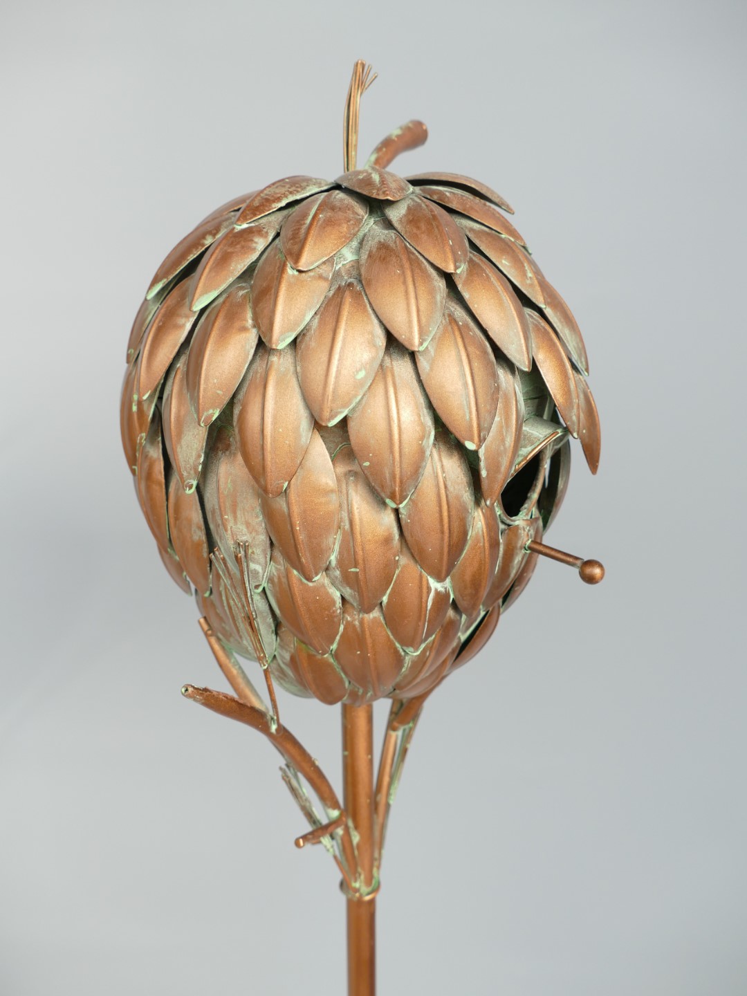 Vogelhaus Tannenzapf. Ständer Kupfer farb. H.170cm