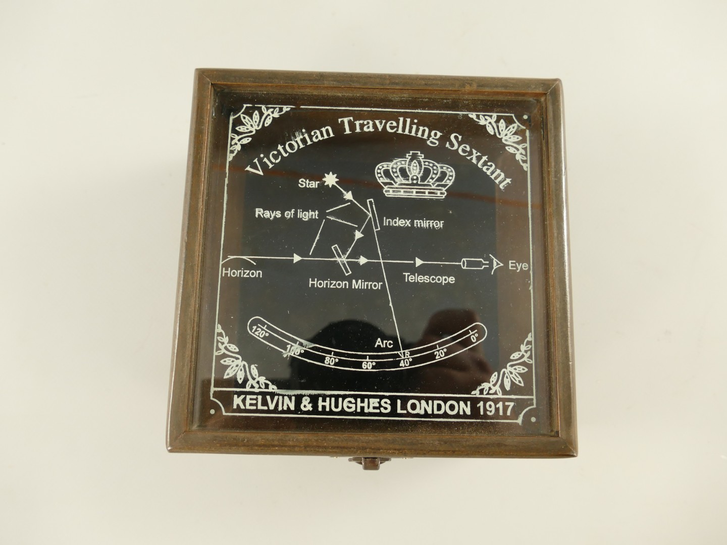 #Sextant Messing brün. mit Holzbox schwarz H.7cm