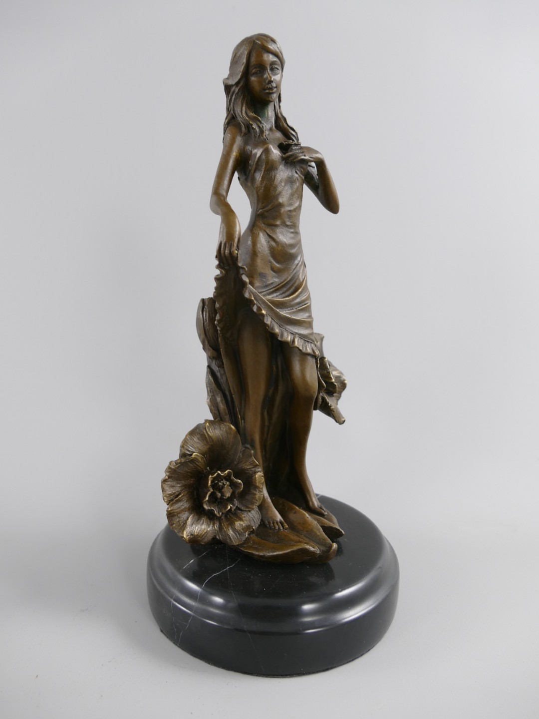 Figur Bronze Frau mit Blumen H.25x12cm