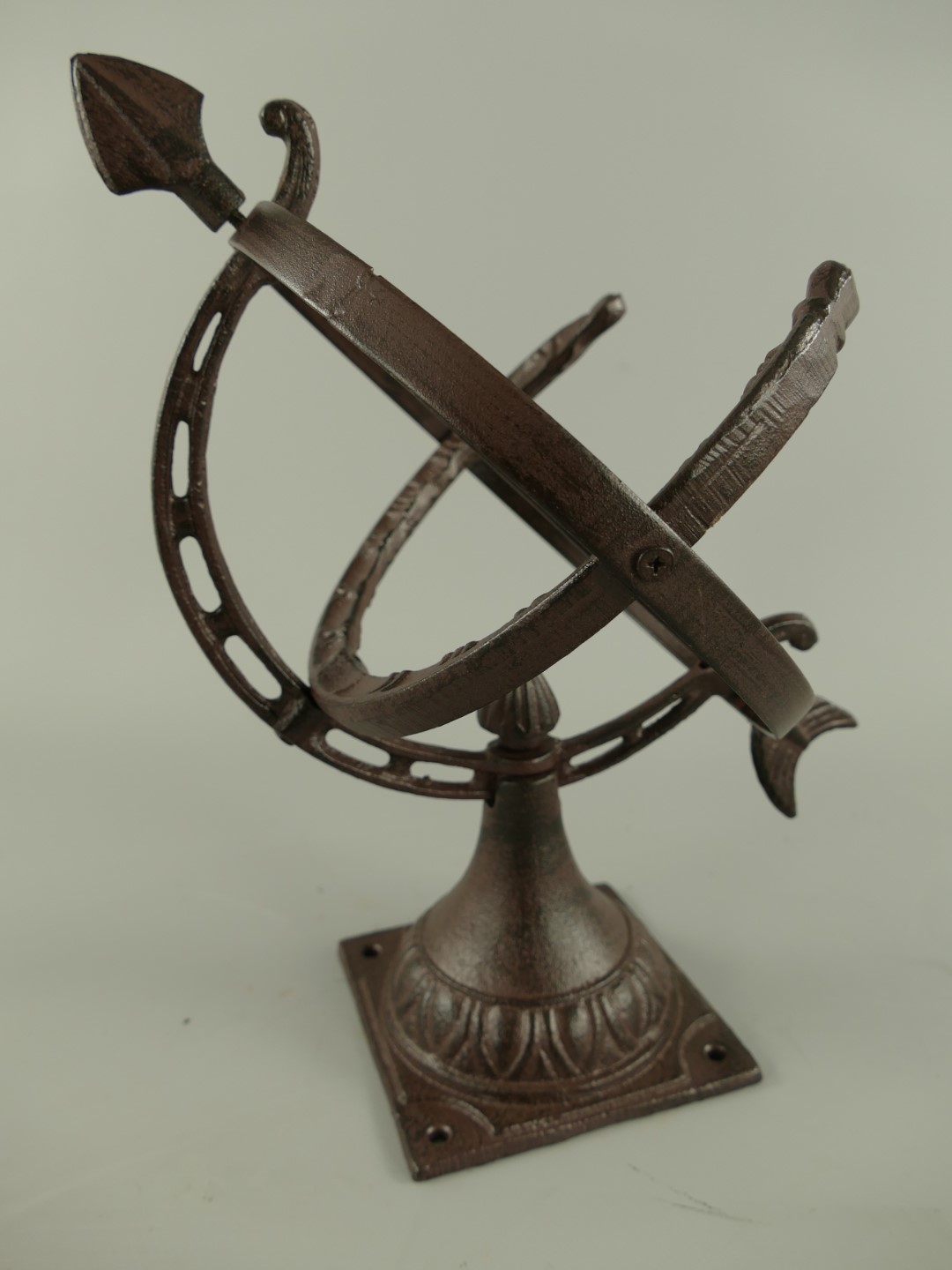 *ANG. Sonnenuhr auf fuß Eisen rustik. braun H.32cm