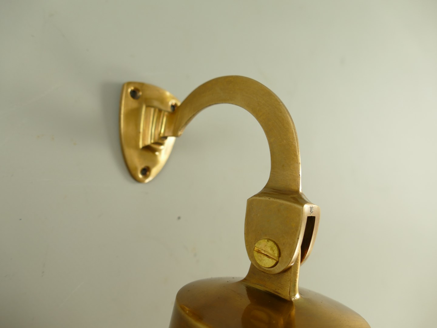 Glocke mit Haken GLATT Mes. brün.(IND)H.20-D.14cm