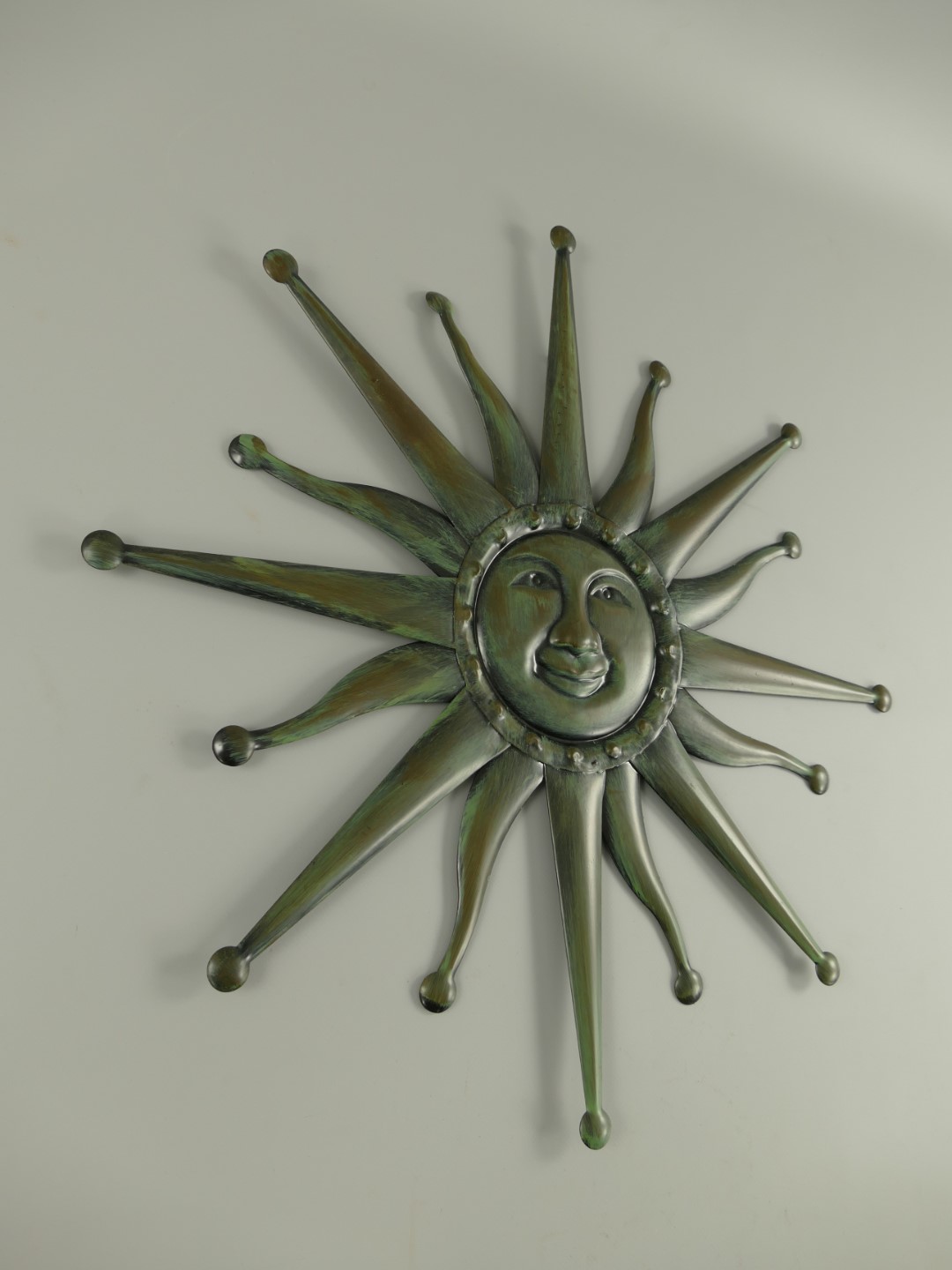 Wandornament SONNE Eisen rustik Grau-Grün D.60cm