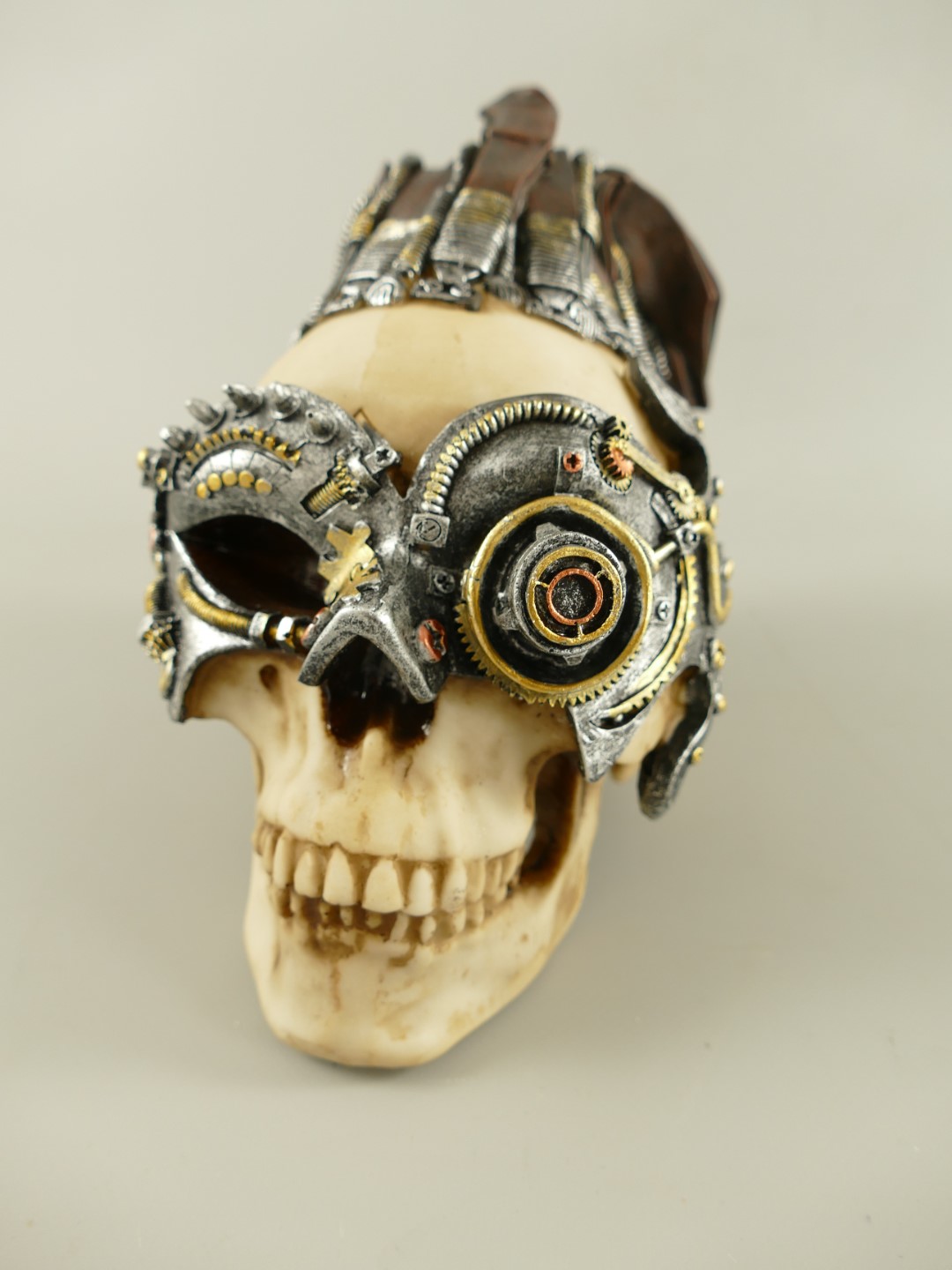 Figur Polystein Steampunk Totenkopf farbig H.18cm