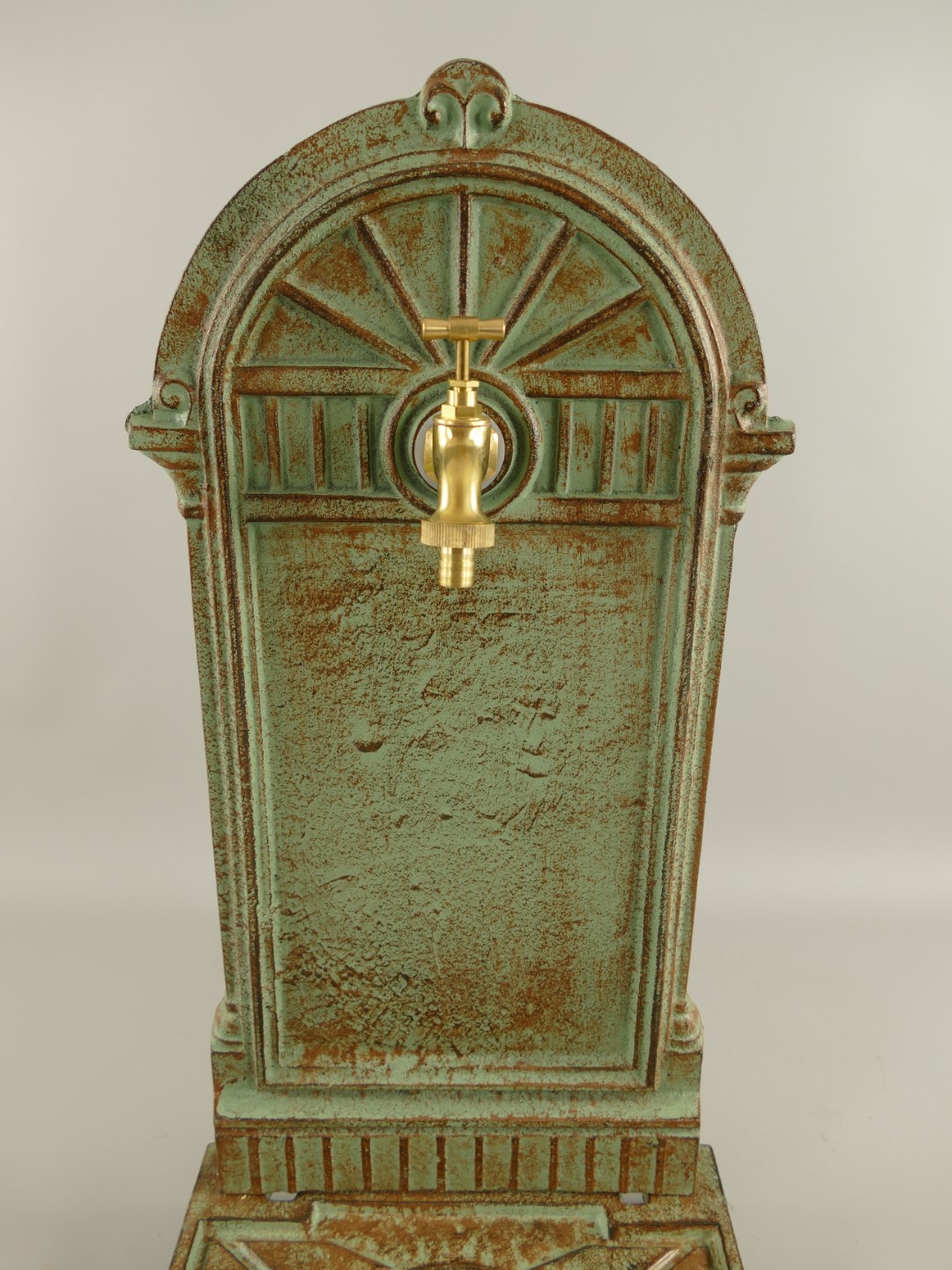 Stehbrunnen Gußeisen farbig H.65cm