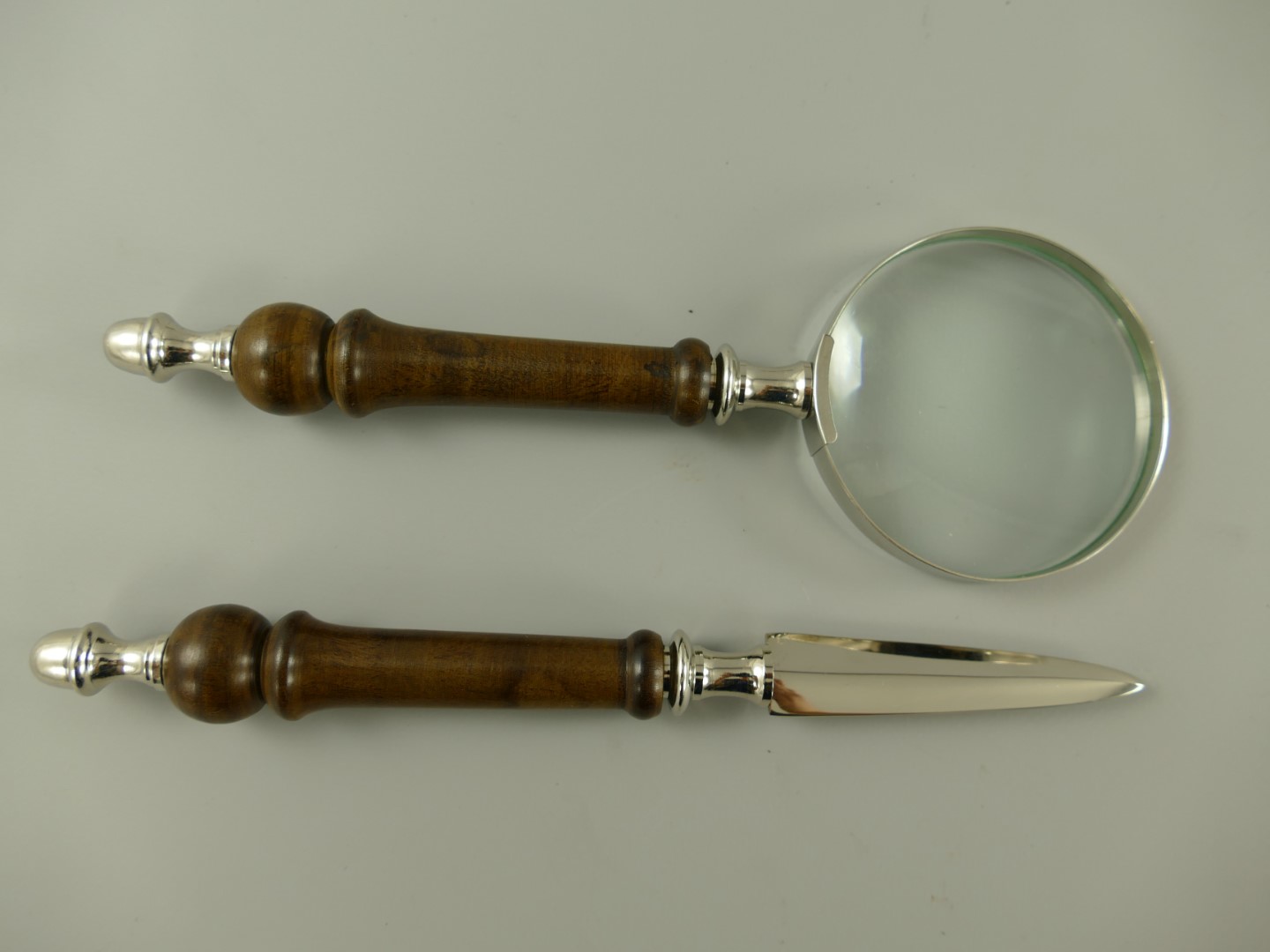 Brieföffner/Lupe liegend ständer vernickelt L.24cm