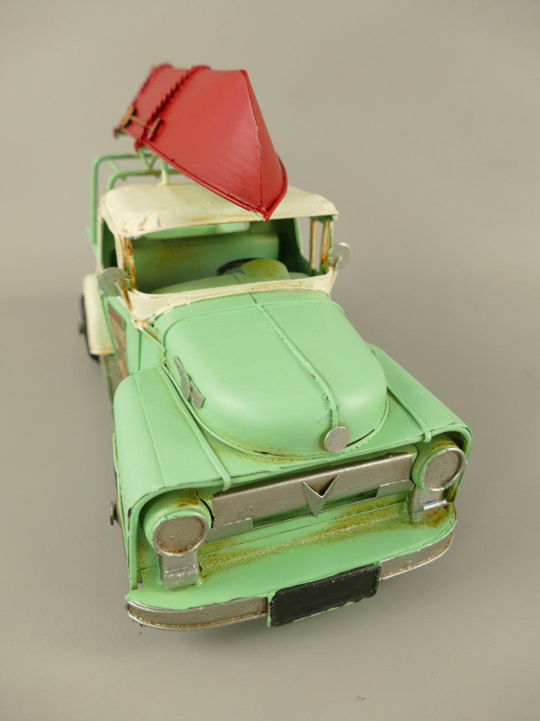 *ANG. Auto mit Kanu Antik Eisen L.29cm