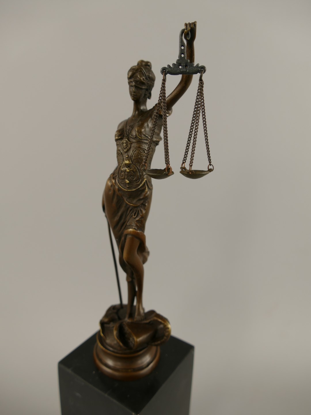Figur Bronze JUSTITIA Marmor sokkel H.32x7cm