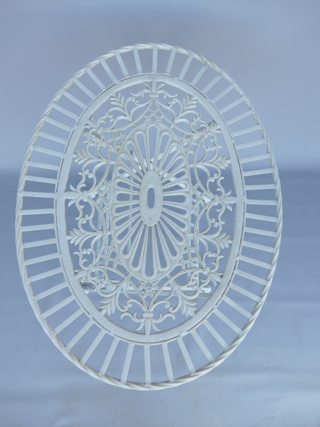(*)*NT 2xStuhl und Tisch OVAL Gußeisen weiss SET!