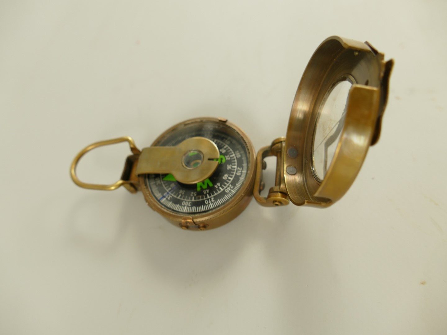 Kompaß Messing brüniert  im Lederbox H.10cm