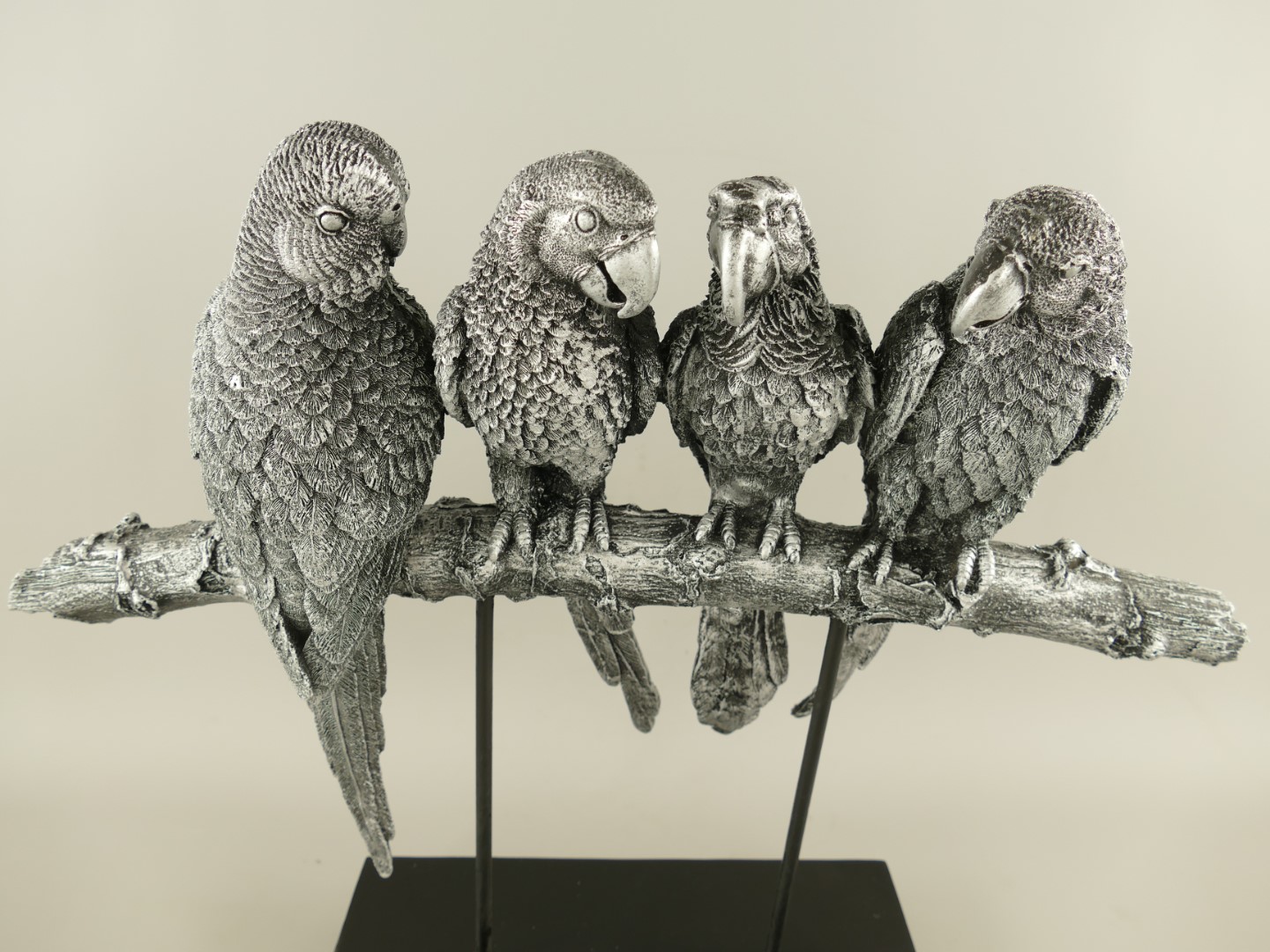Papageien Polystein Schwarz/Silber farbig L.58cm