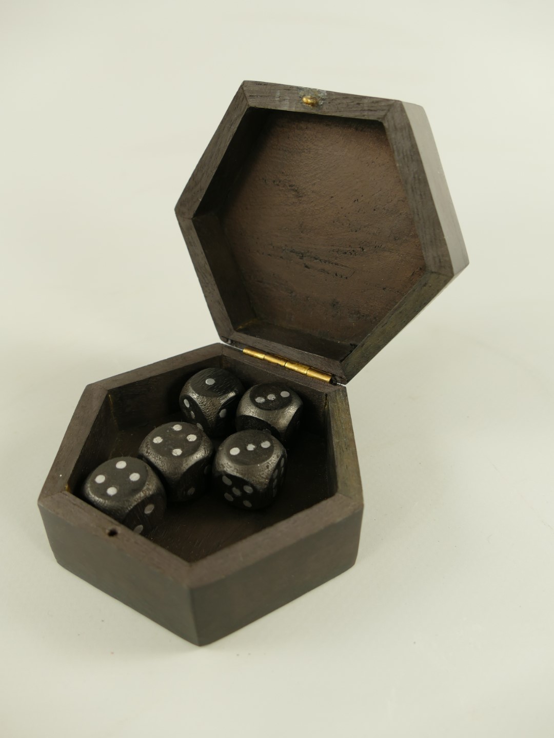 RAUS*PREIS Würfel vernickelt(5St.) Holzbox D.9cm