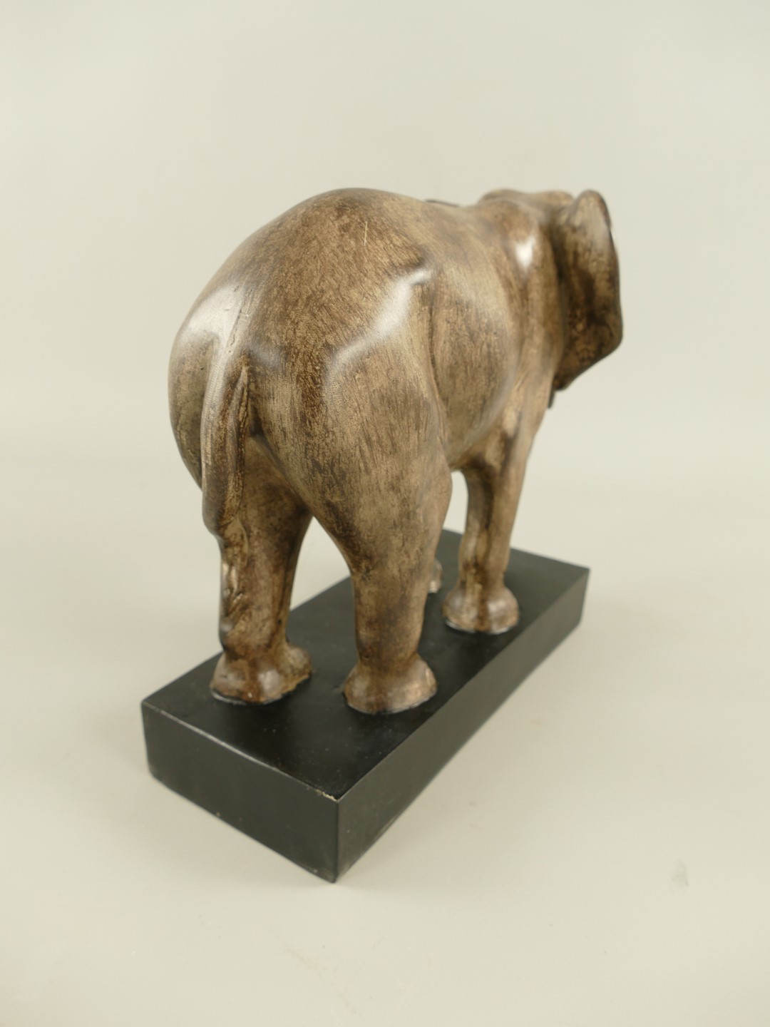 Elefant Polystein Schwarz/Holz farbig L.27cm =043