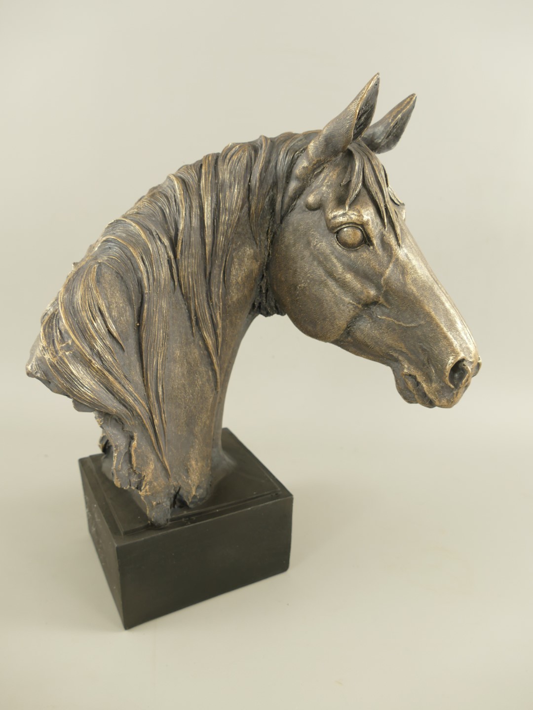 Pferdkopf Polyst. Schwarz/Bronze farbig H.39x30cm