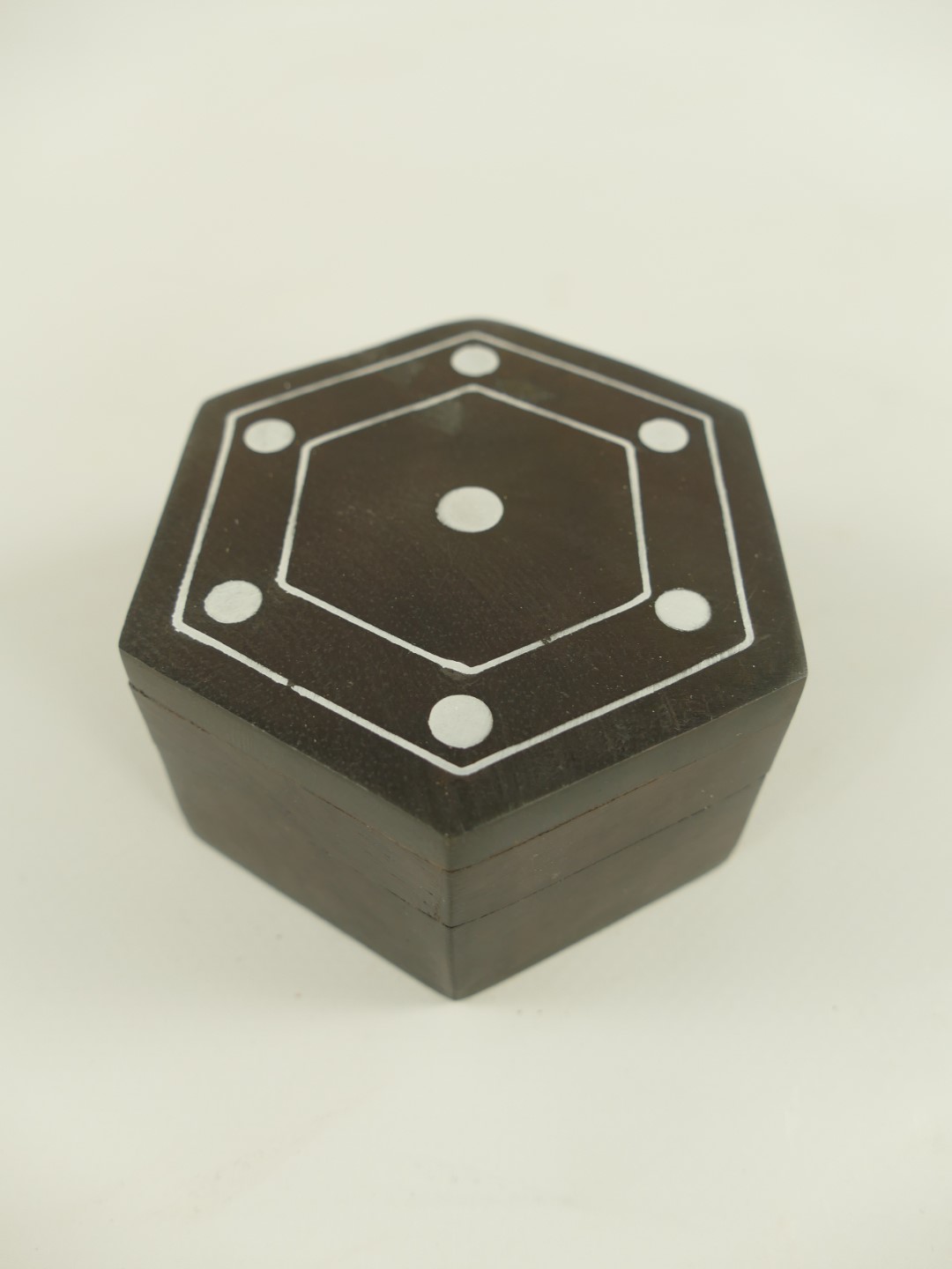 RAUS*PREIS Würfel vernickelt(5St.) Holzbox D.9cm