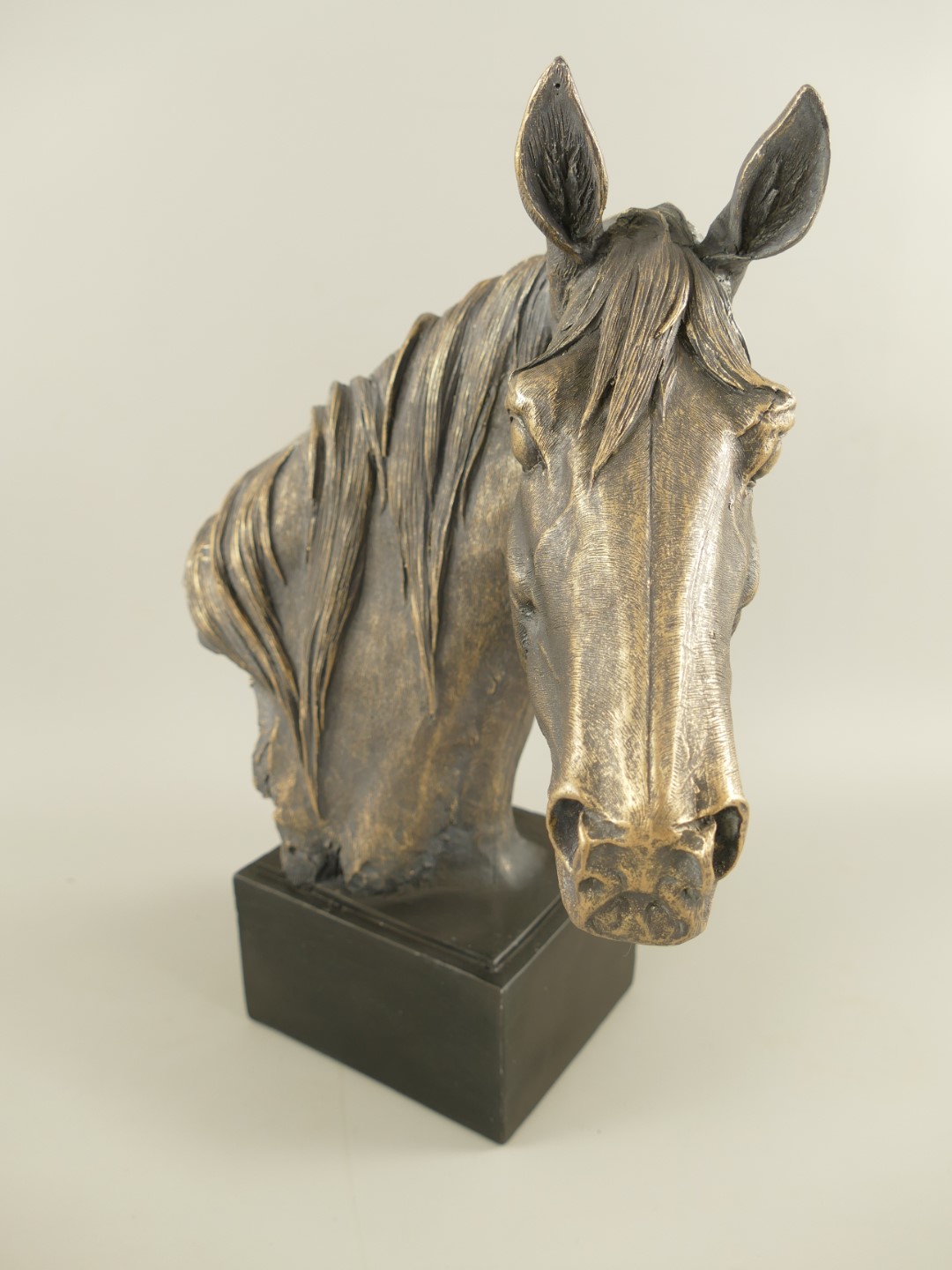 Pferdkopf Polyst. Schwarz/Bronze farbig H.39x30cm