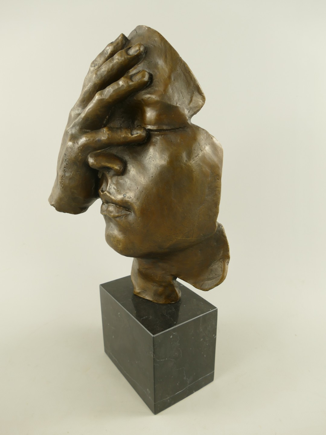 Figur Bronze Gesicht mit Hand  H.42x20x12cm