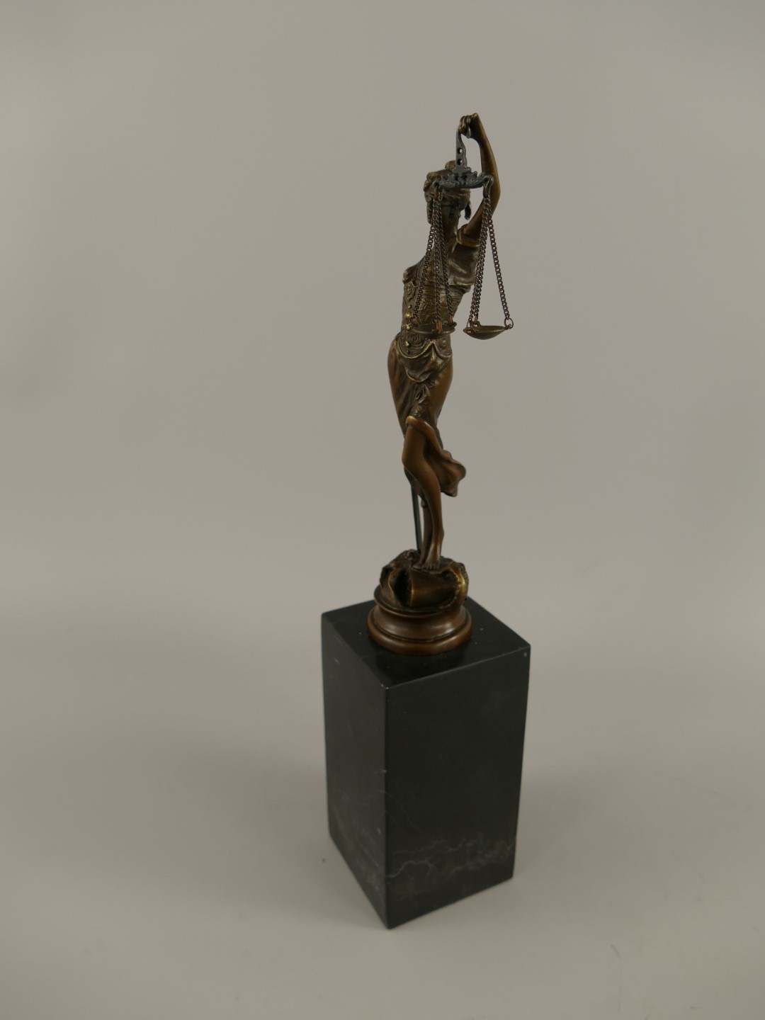 Figur Bronze JUSTITIA Marmor sokkel H.32x7cm