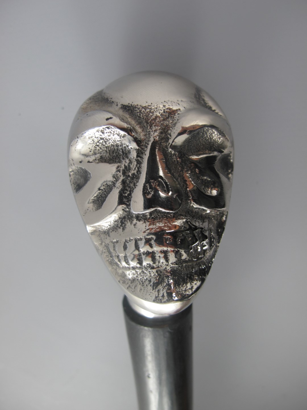Spazierstock Totenkopf Holz/vernickelt L.93cm