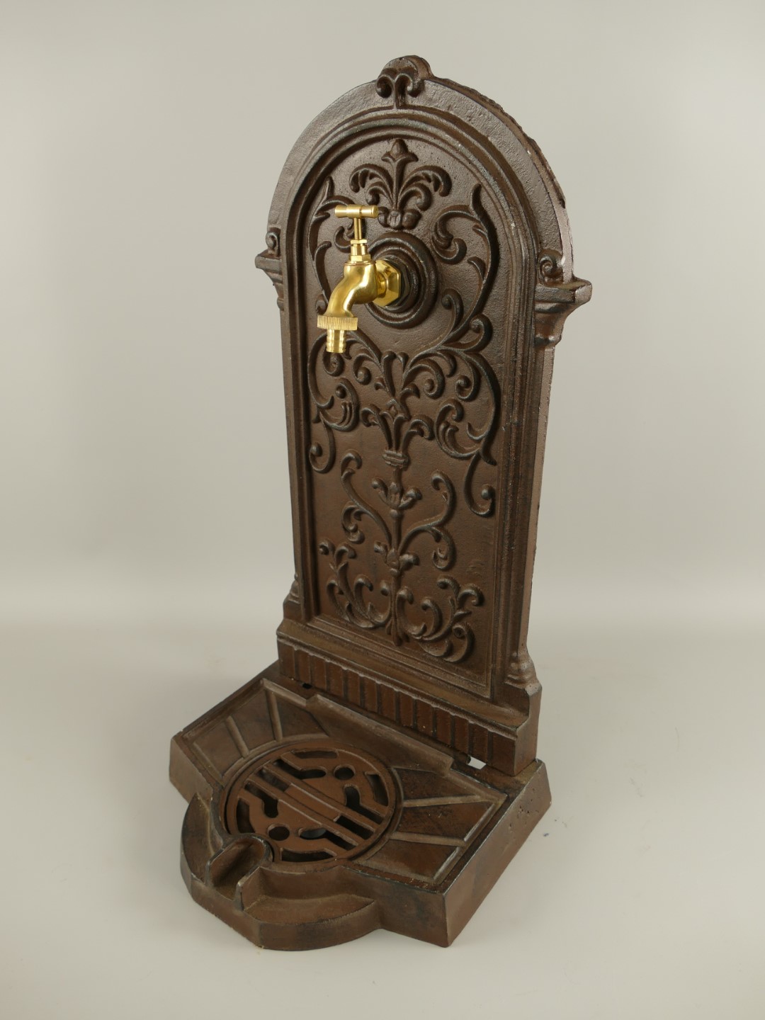 Stehbrunnen Gußeisen rustikal braun H.65cm