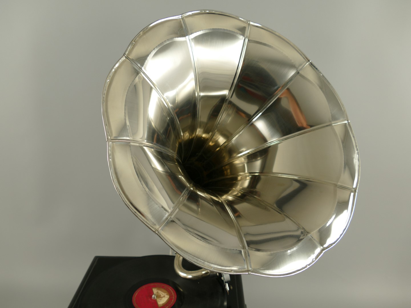 Grammophon Holz/vernickelt viereckig (Deko) H.66cm