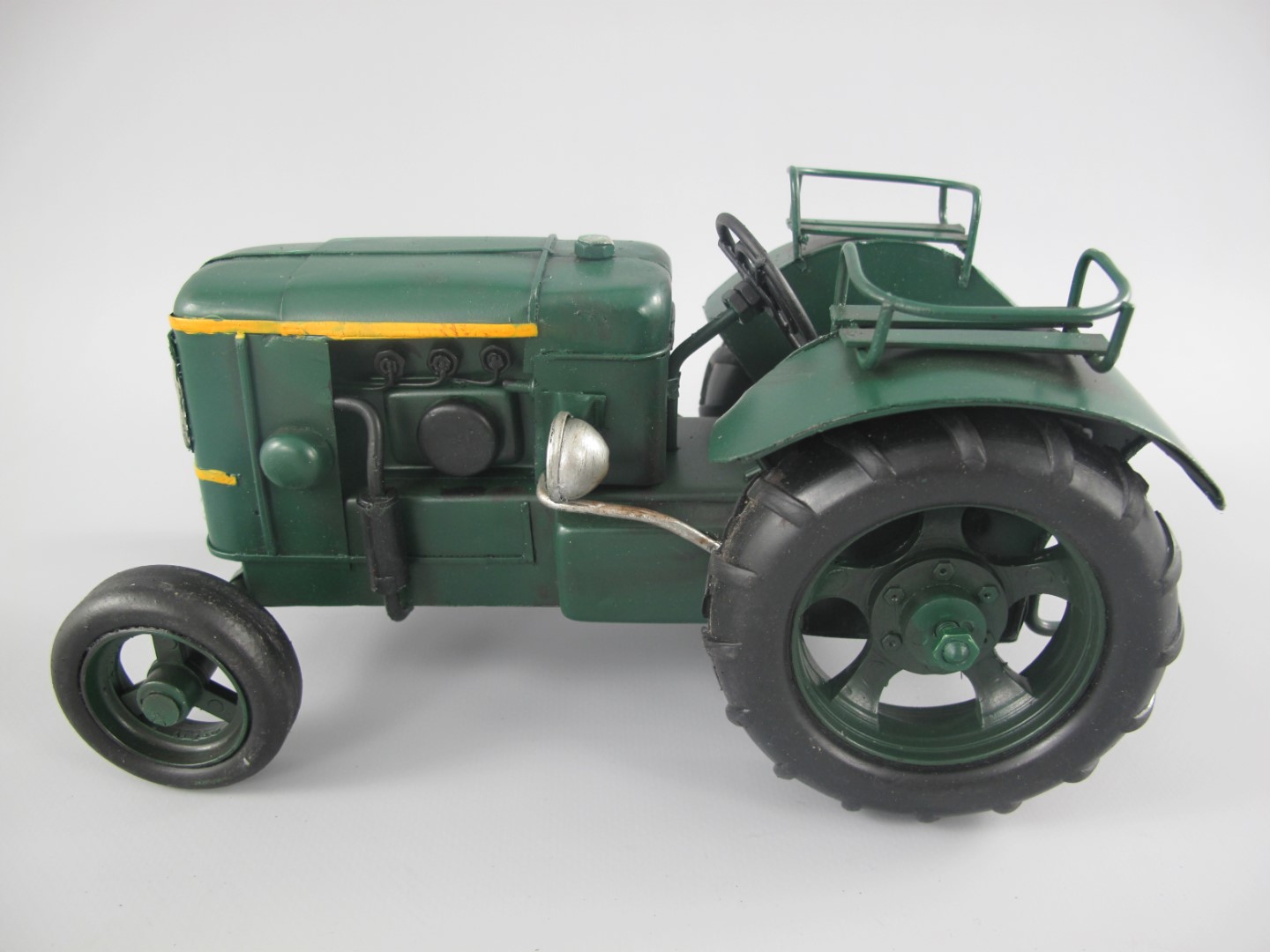 Traktor grün Antik Eisen L.24x15cm