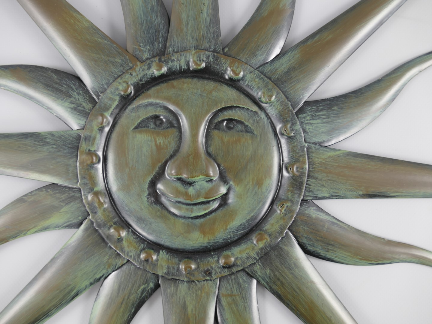 Wandornament SONNE Eisen rustik Grau-Grün D.60cm