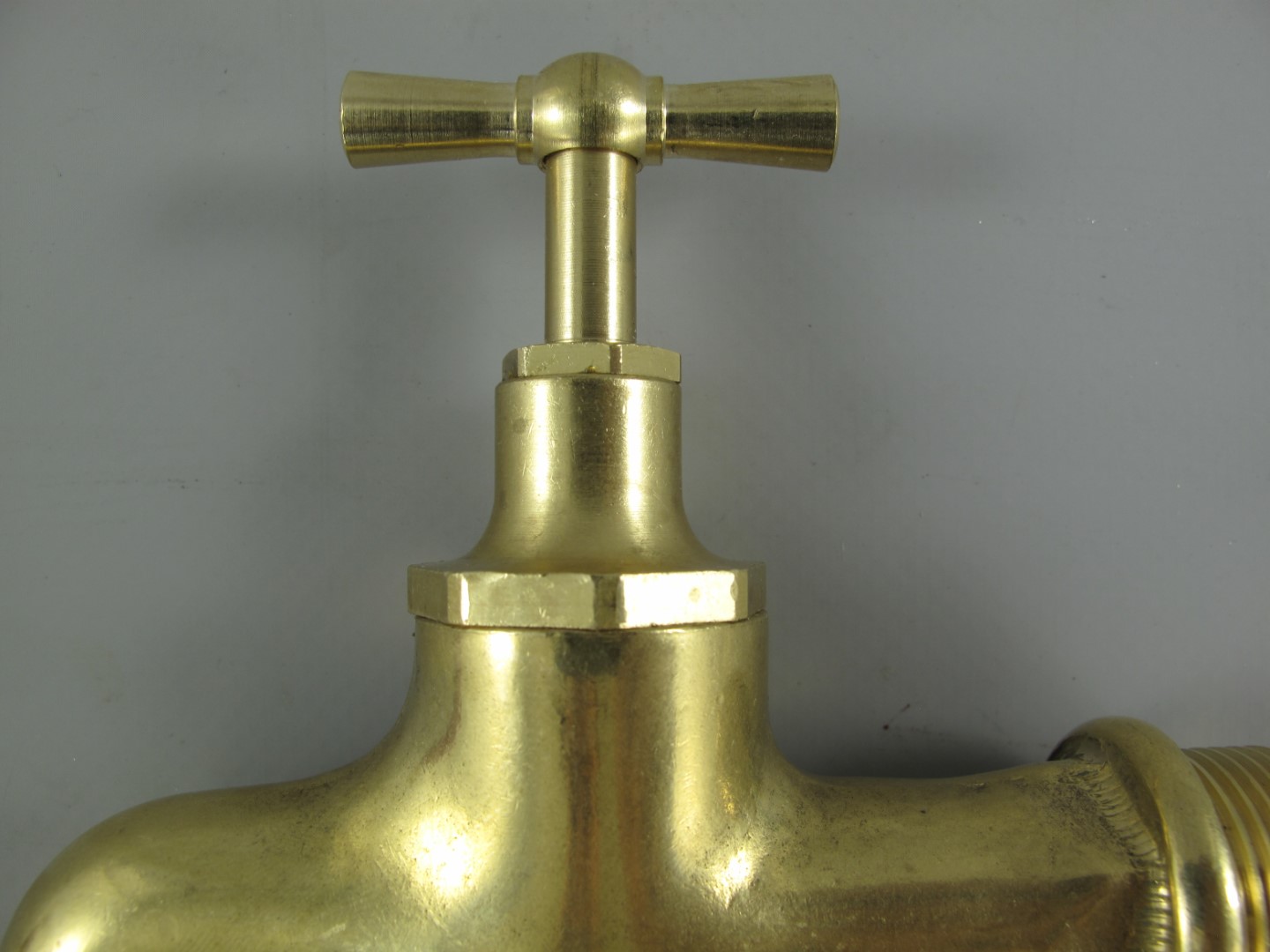 *NT Wasserhahn(3/4''') Messing L.12x15x3cm