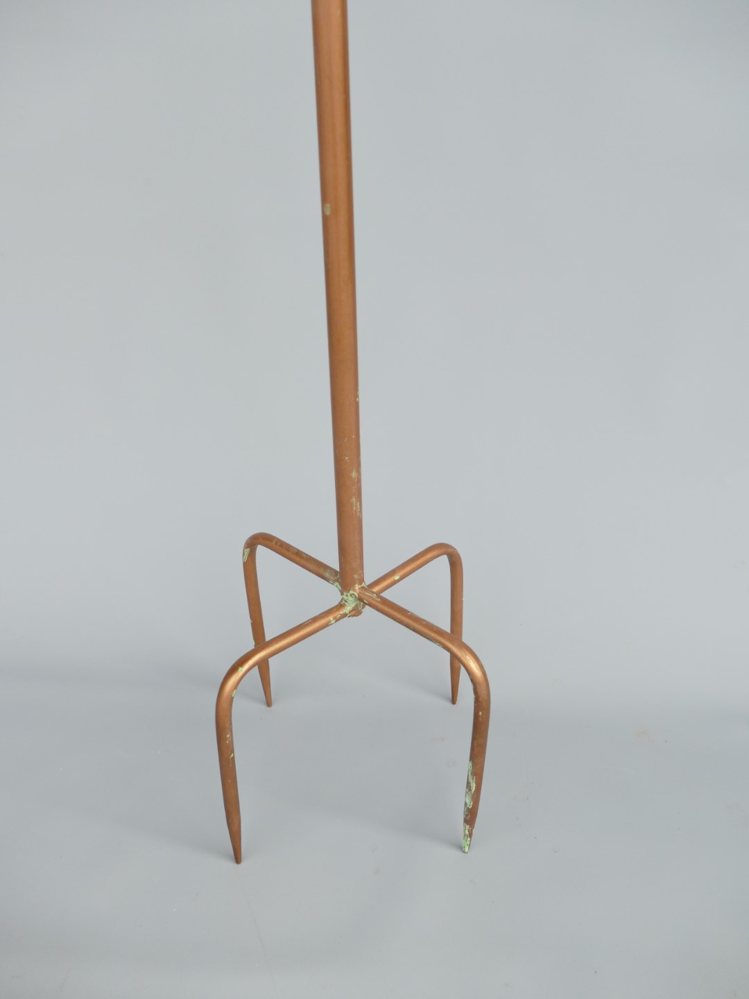 Vogelhaus Rund auf Ständer Kupfer farbig H.178cm