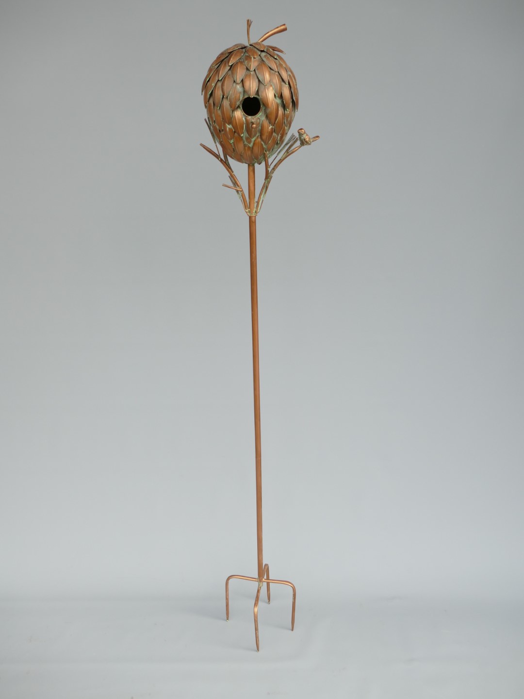 Vogelhaus Tannenzapf. Ständer Kupfer farb. H.170cm