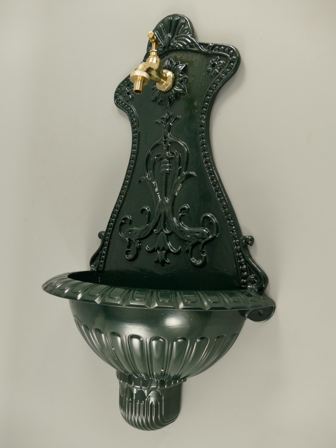 Wandbrunnen Alu Guß rrustikal grün H.65cm