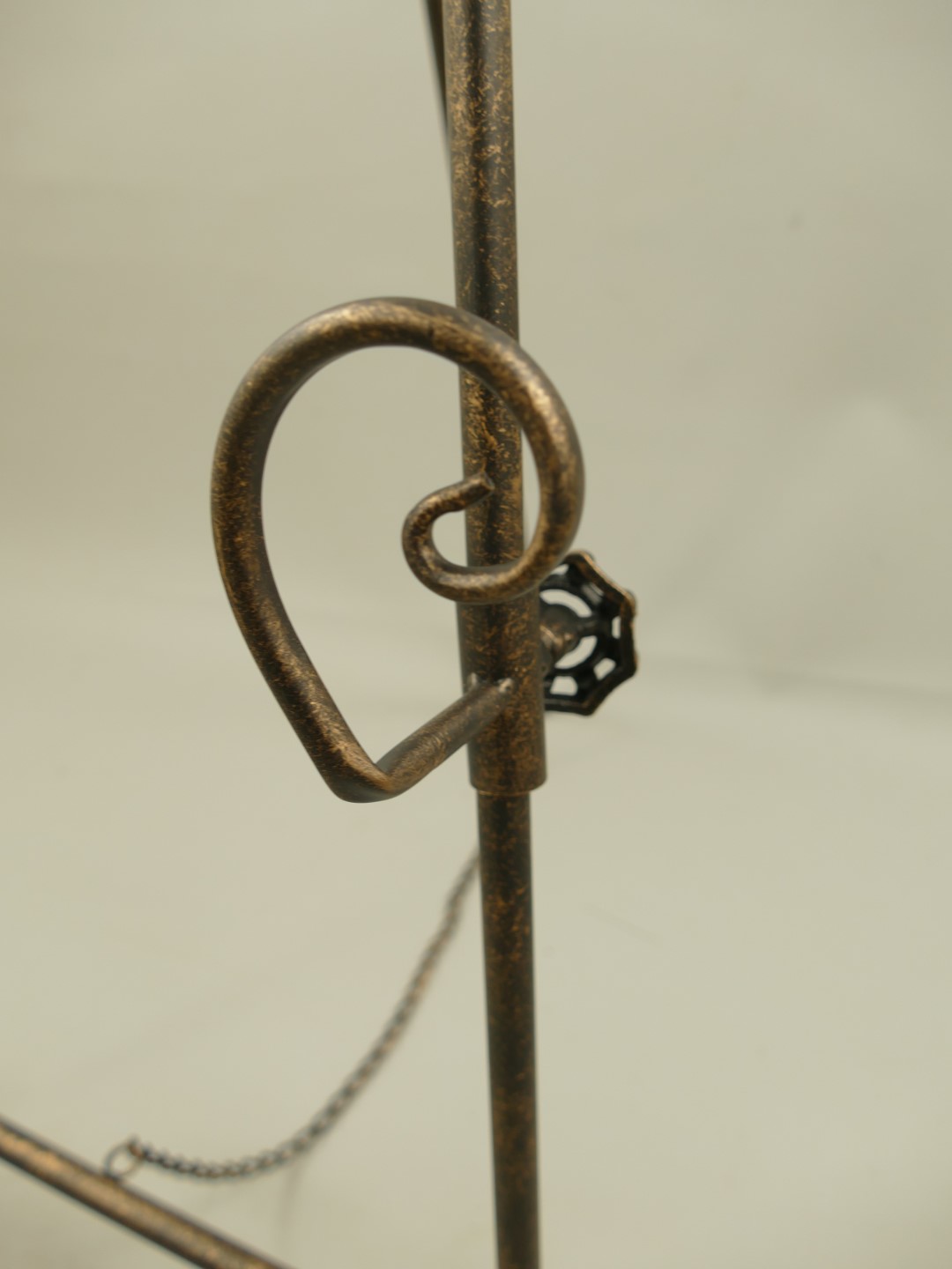 Staffelei Eisen Antik farbig H.145x46cm