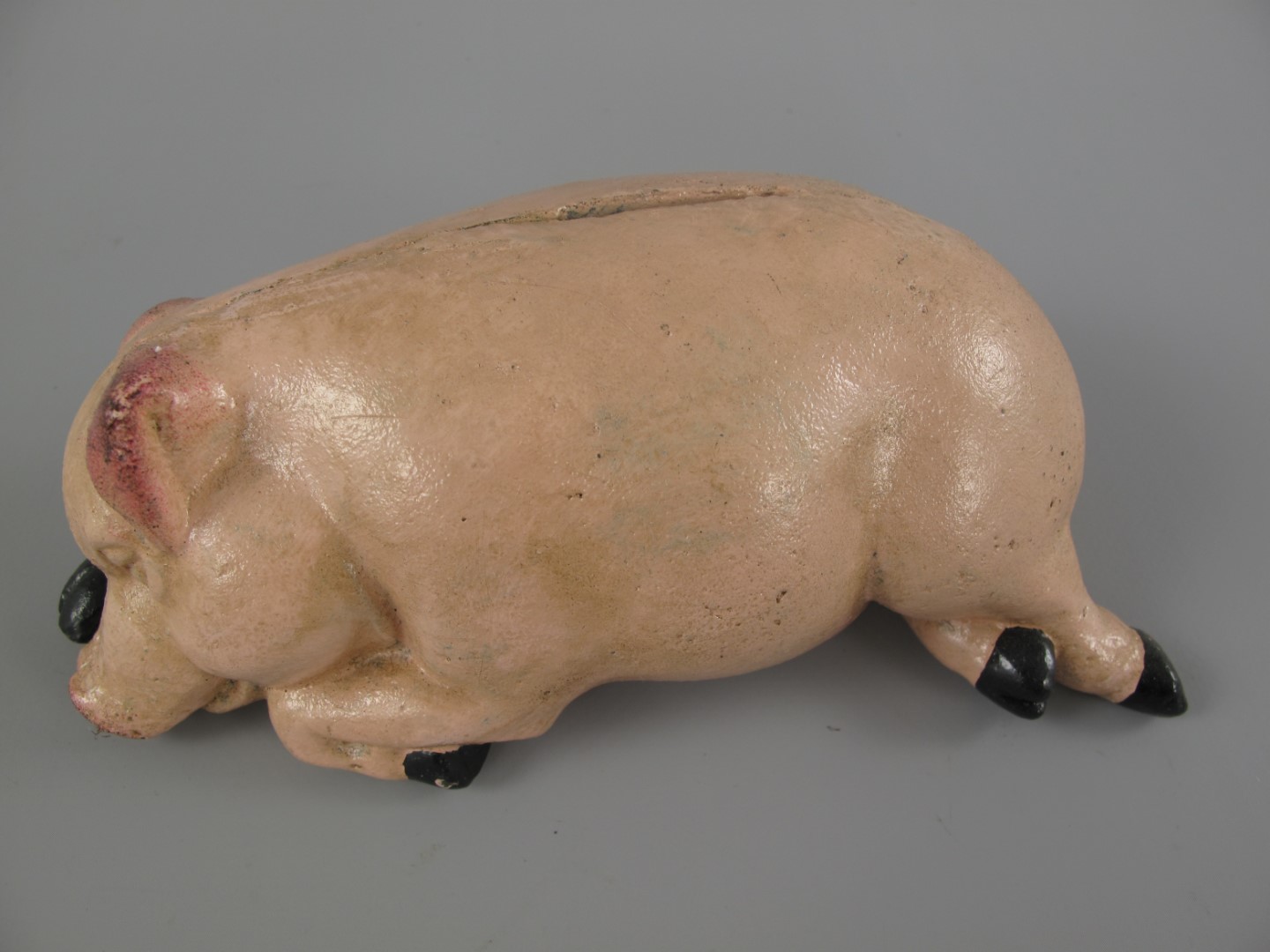 Sparschwein Schläfend Eisen farbig L.18x10cm