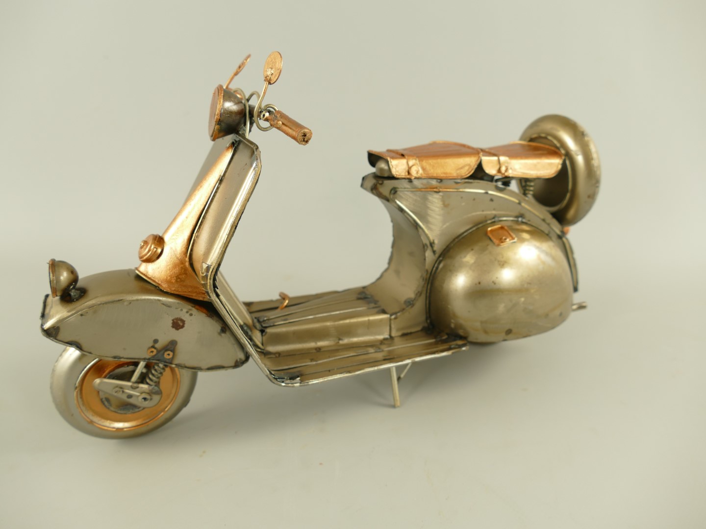Scooter Ant. Eisen metallic farbig L.33x20cm