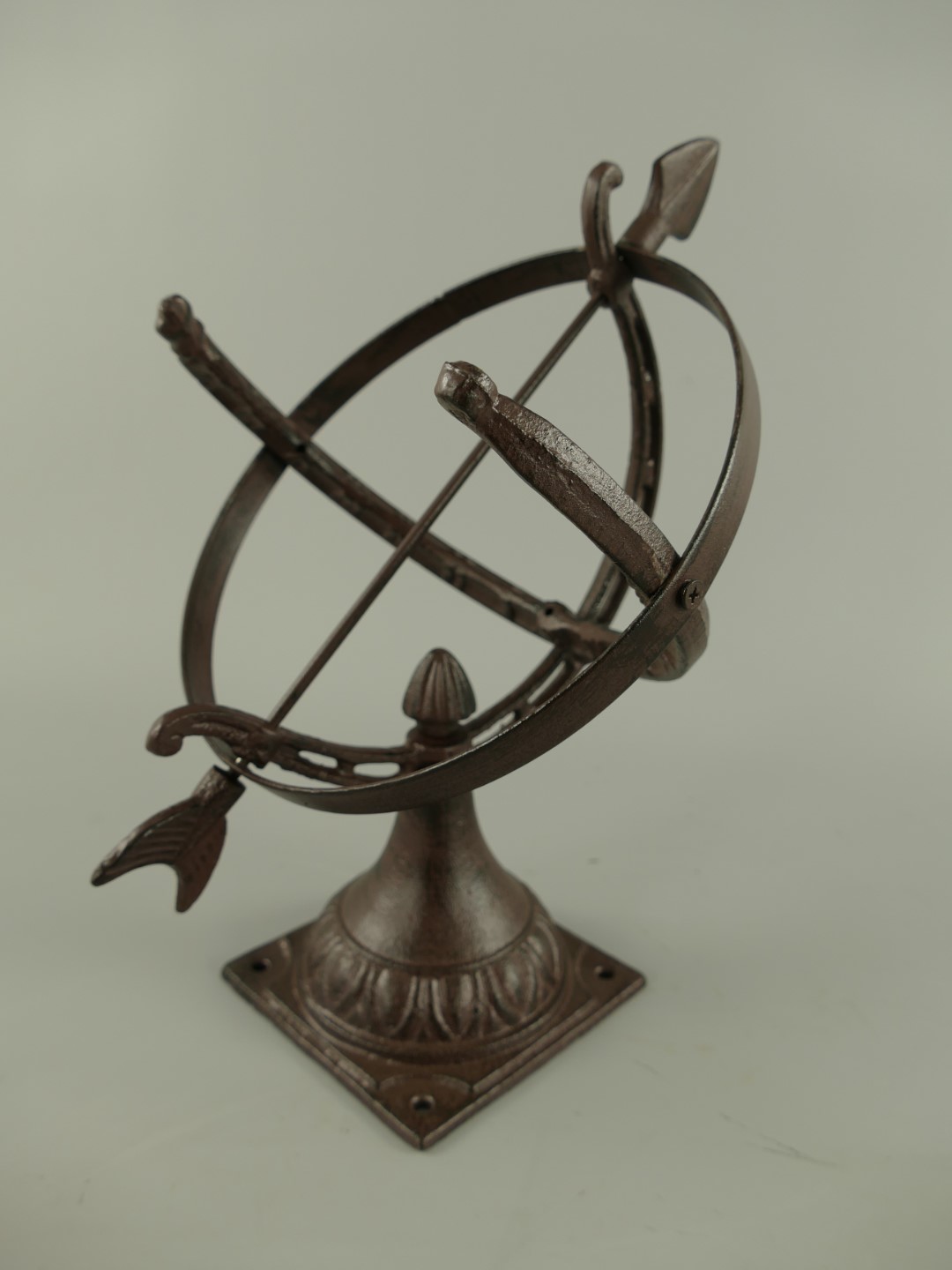 *ANG. Sonnenuhr auf fuß Eisen rustik. braun H.32cm