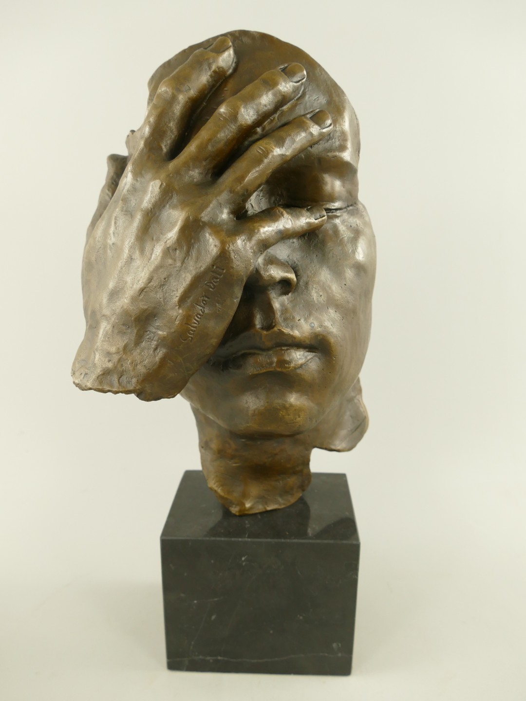 Figur Bronze Gesicht mit Hand  H.42x20x12cm