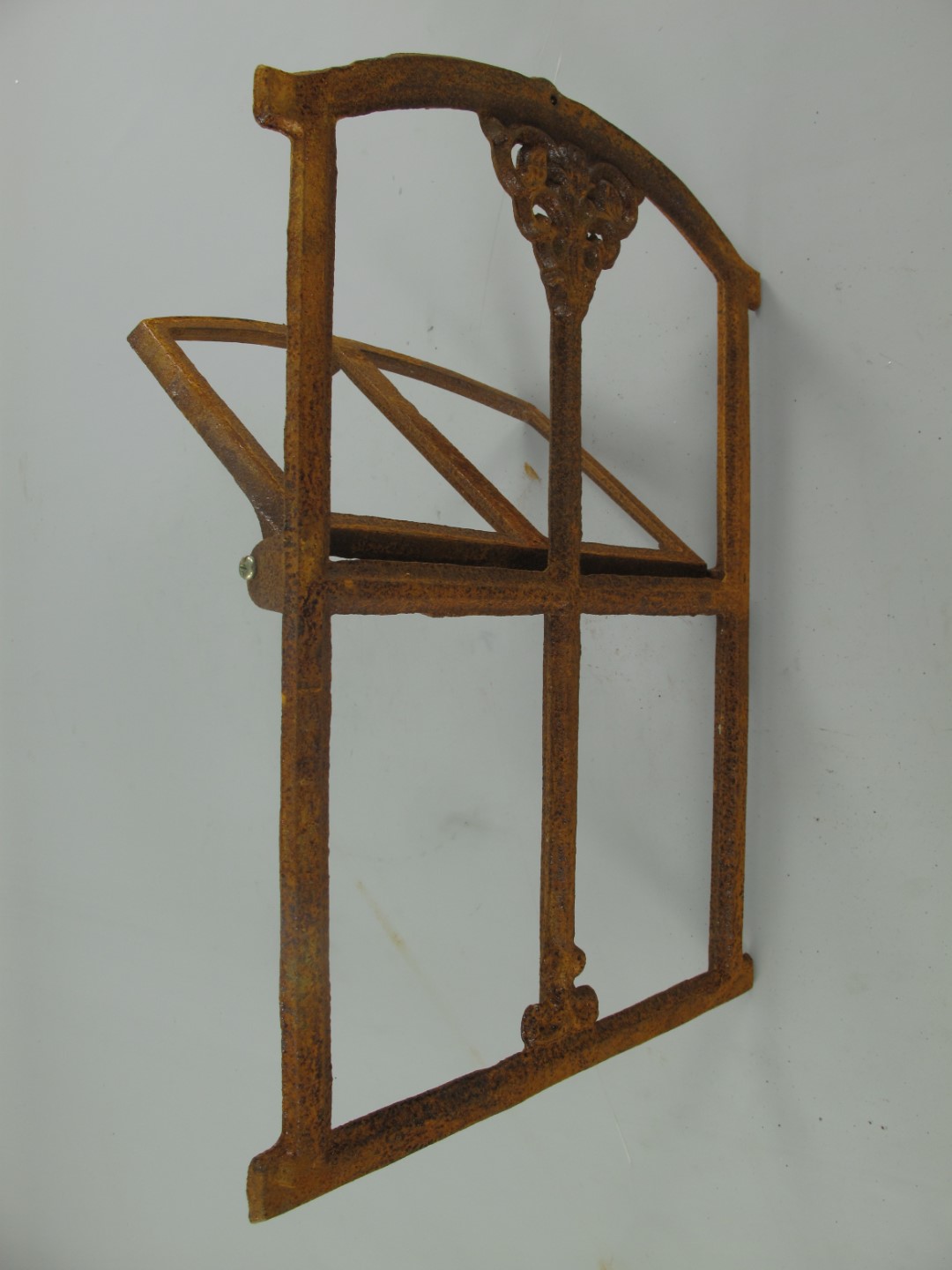 *ANG. Fenster Gußeisen rostig 48x35cm