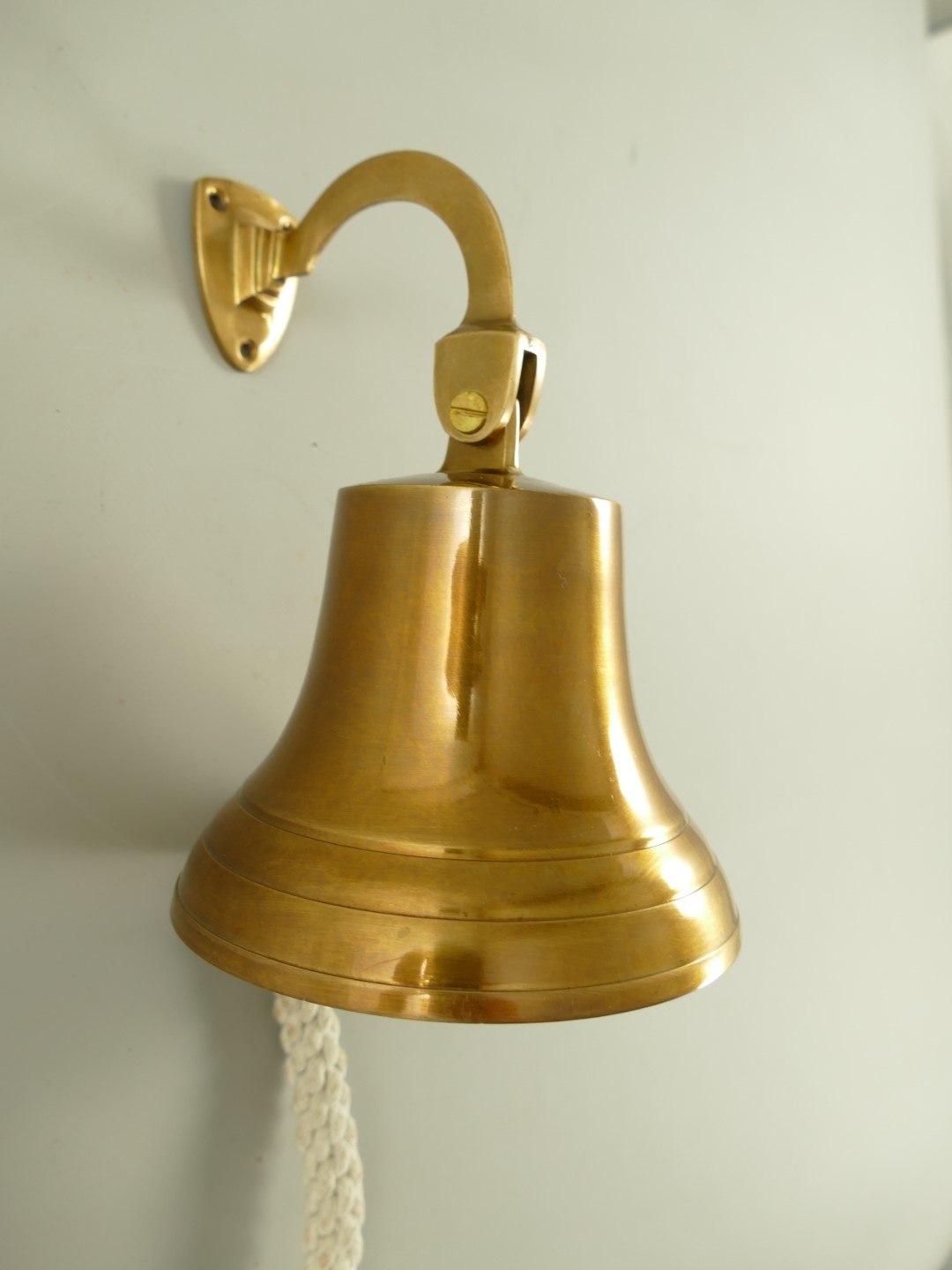 Glocke mit Haken GLATT Mes. brün.(IND)H.20-D.14cm