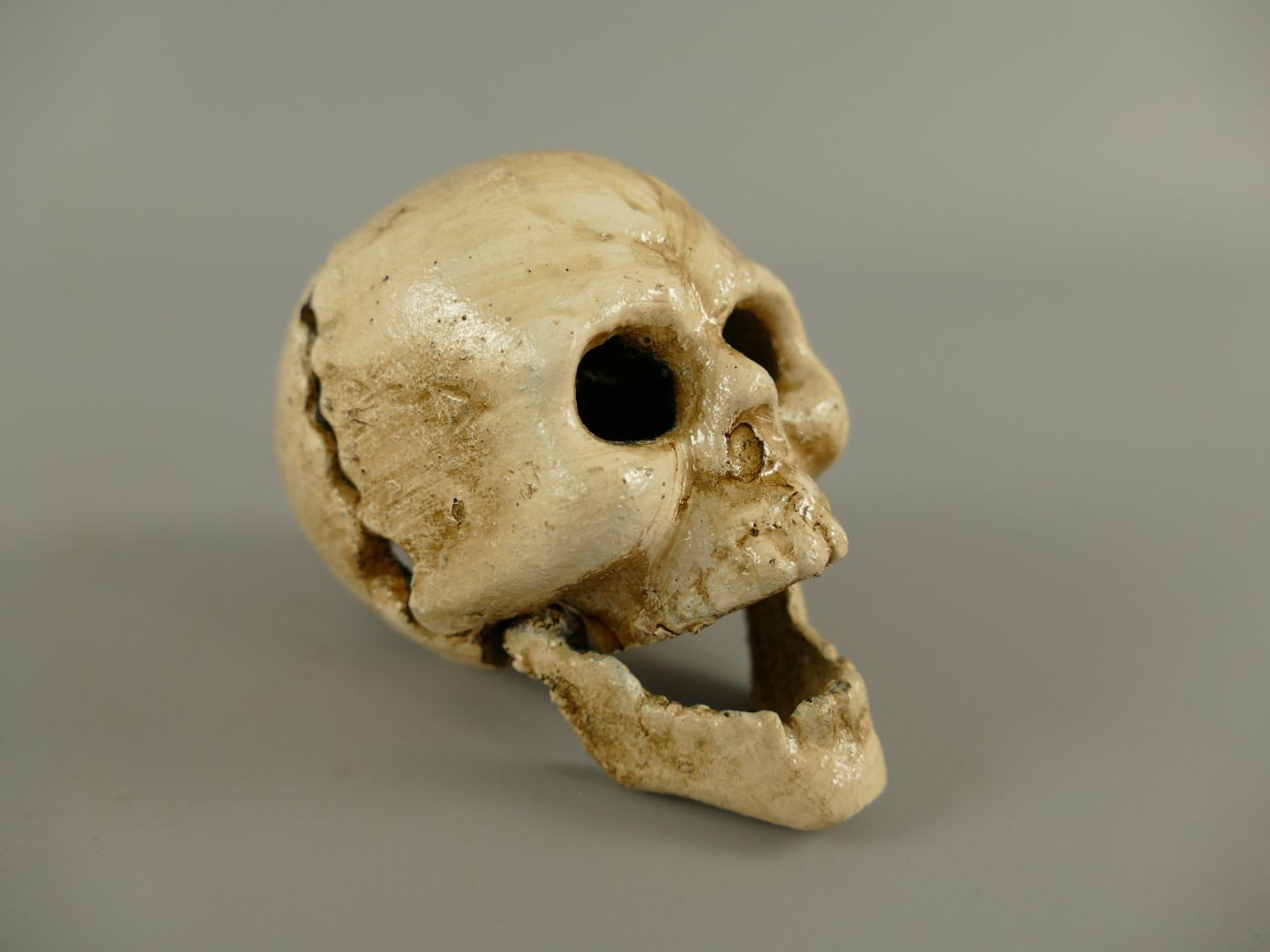 Totenkopf Flaschenöffner Eisen weiss H.5x7cm