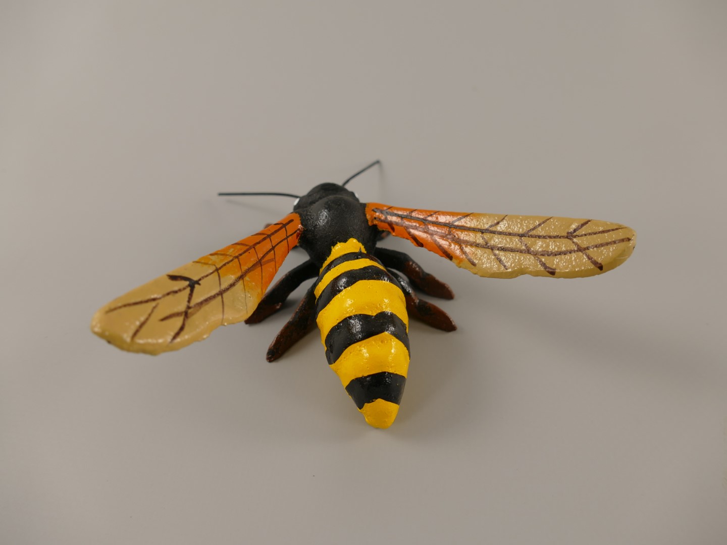 Biene Eisen farbig L.12cm