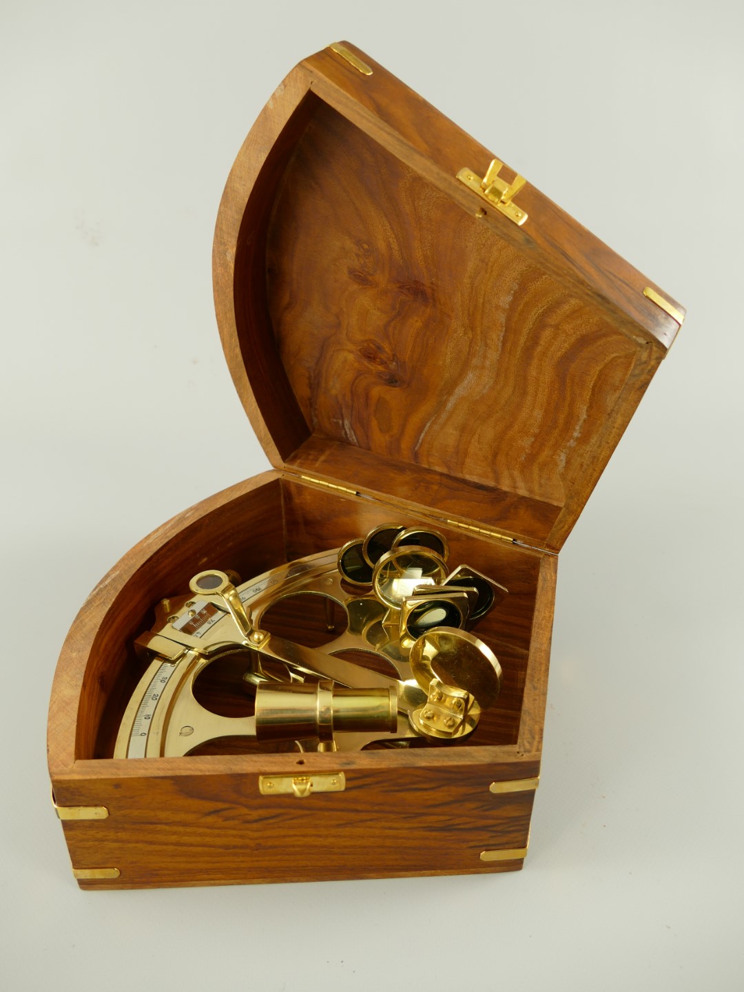 Messing Sextant 6'' im Holzbox H.10x20x20cm